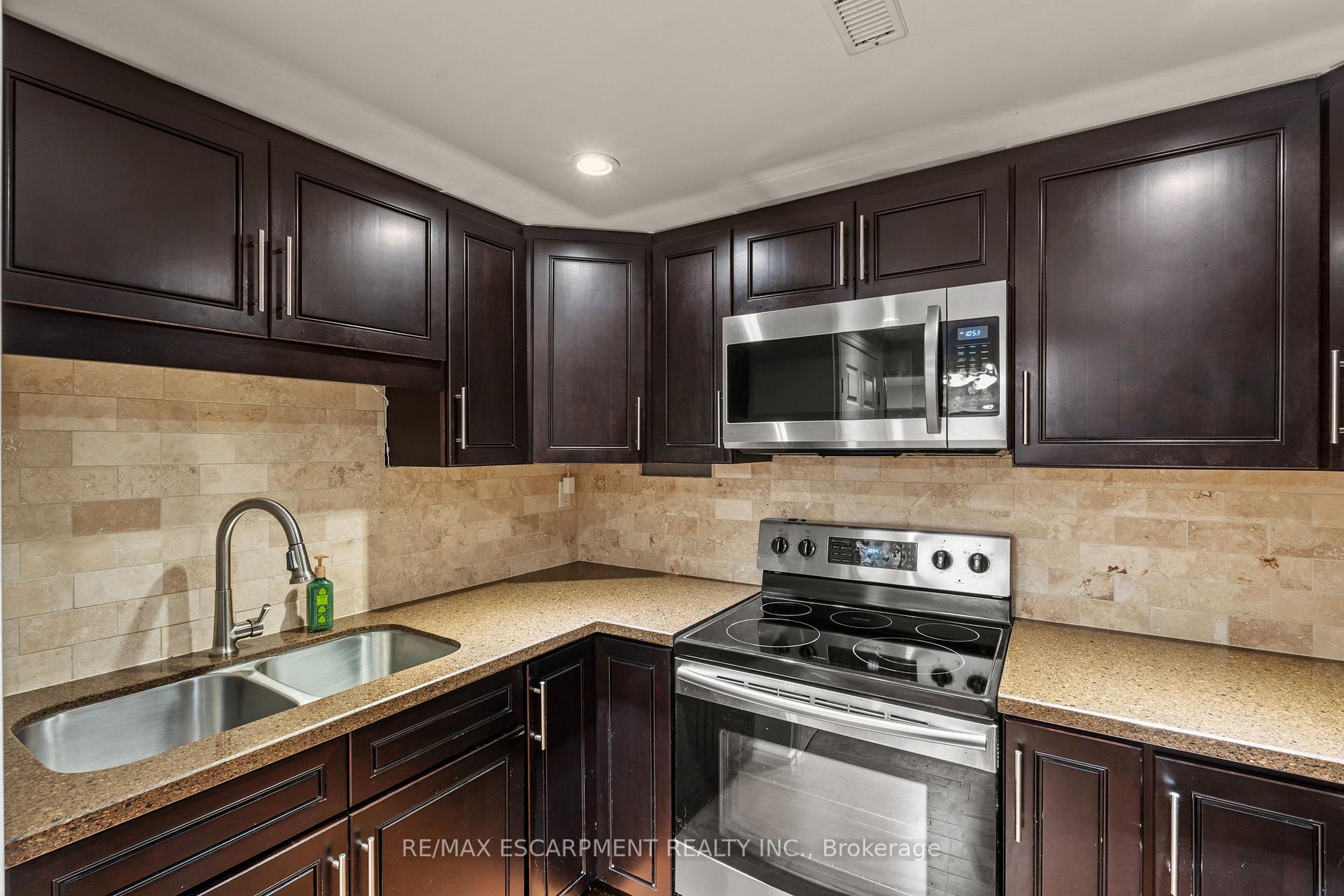 Photo 20 of 167 Berkindale Drive, Hamilton, Riverdale — HOMEH