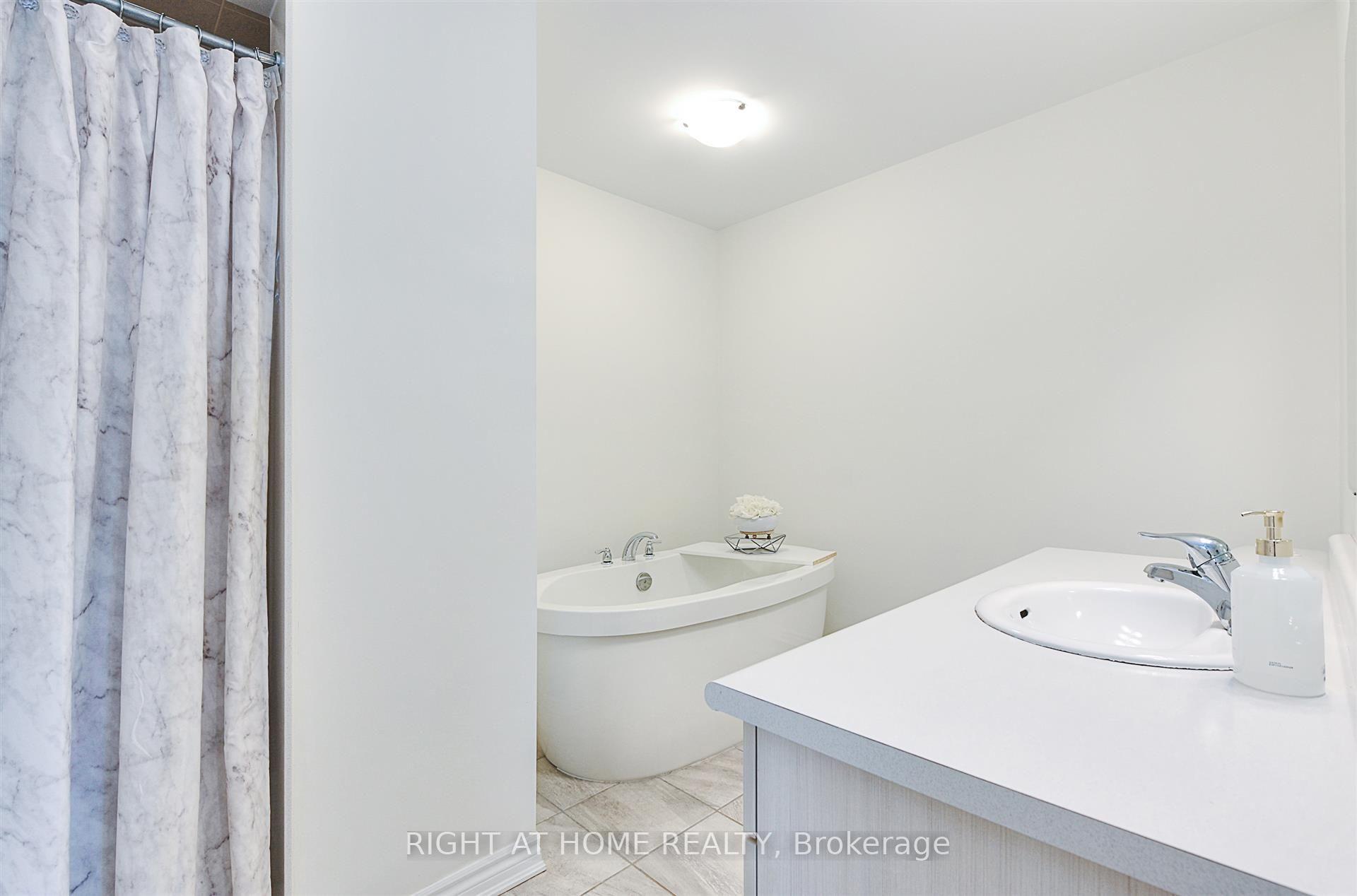Photo 3 of Unit 403, 1148 Dragonfly Ave, Pickering, Rural Pickering — HOMEH