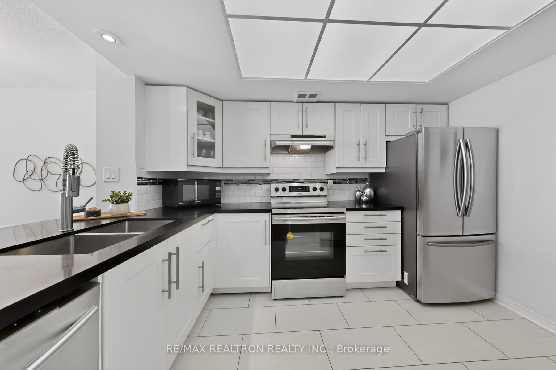 Photo 11 of Unit 410, 5765 Yonge Street, North York, Newtonbrook East — HOMEH