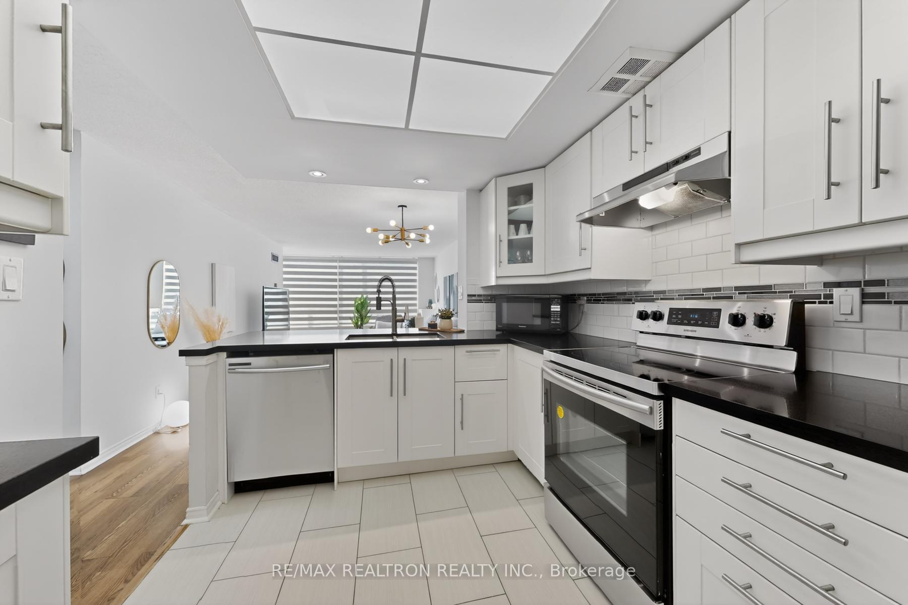 Photo 12 of Unit 410, 5765 Yonge Street, North York, Newtonbrook East — HOMEH