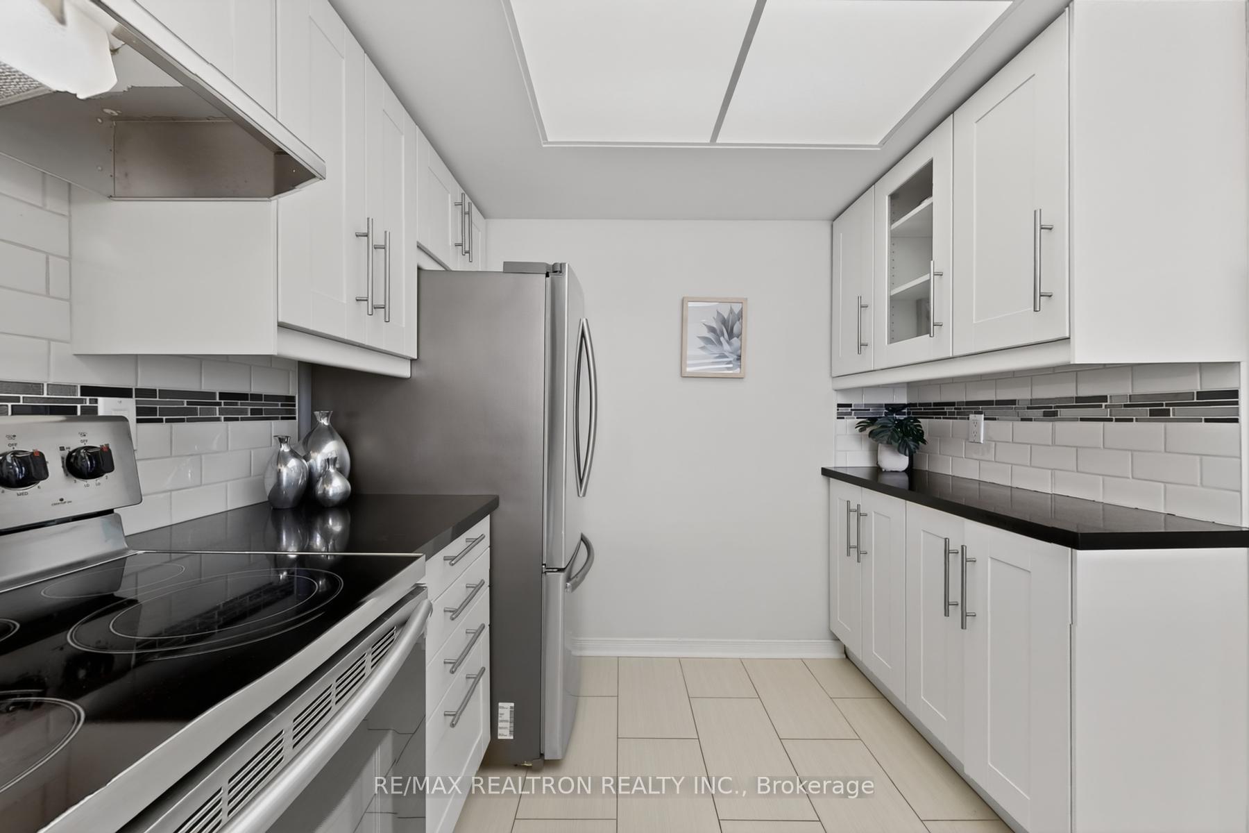 Photo 13 of Unit 410, 5765 Yonge Street, North York, Newtonbrook East — HOMEH