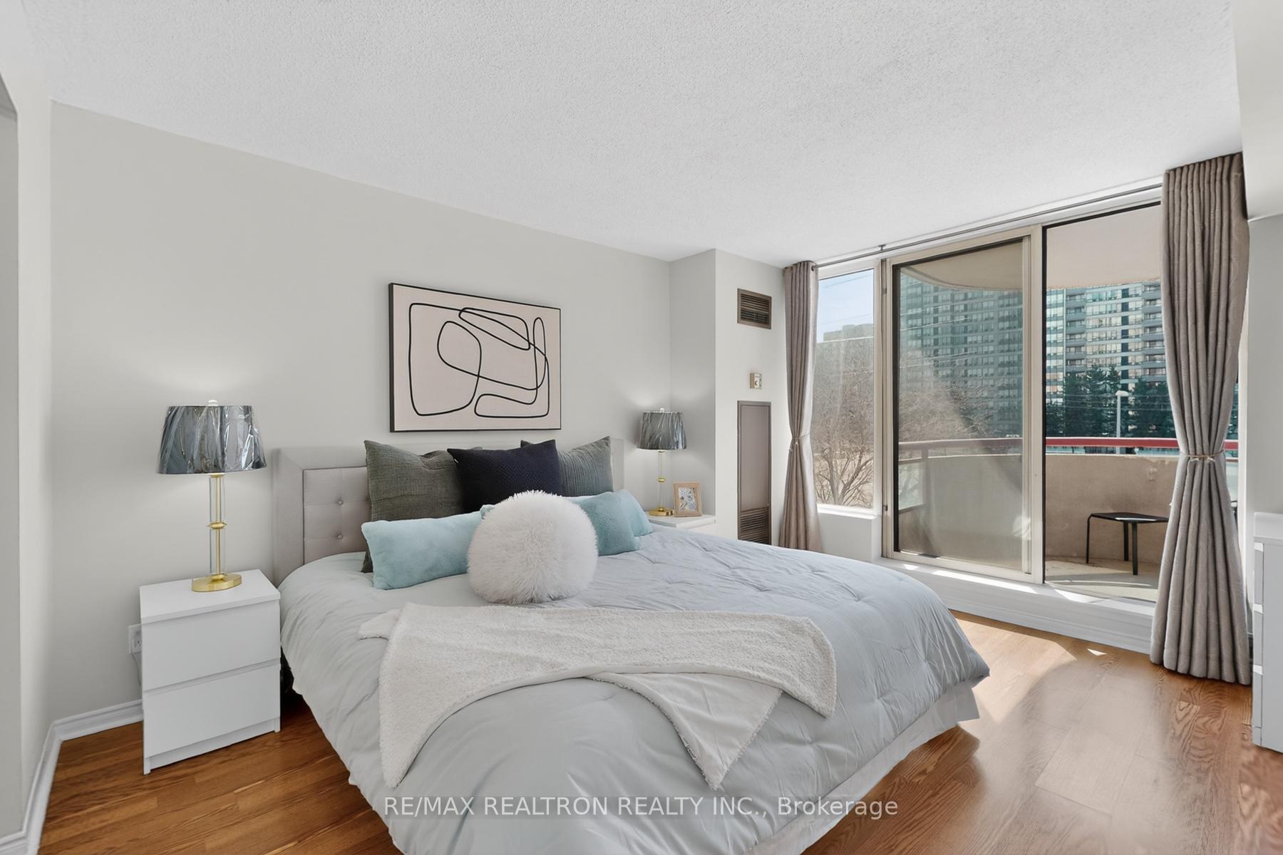Photo 15 of Unit 410, 5765 Yonge Street, North York, Newtonbrook East — HOMEH