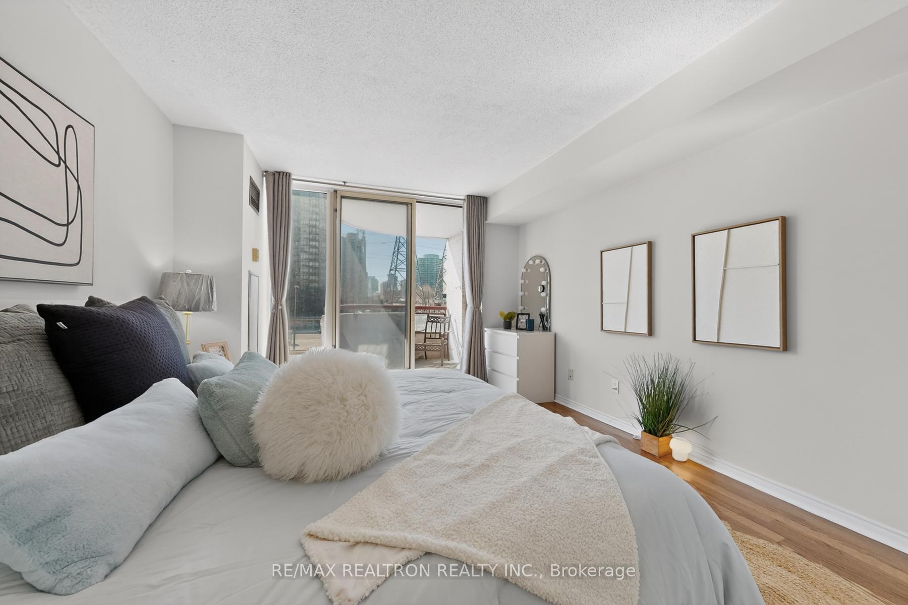 Photo 18 of Unit 410, 5765 Yonge Street, North York, Newtonbrook East — HOMEH