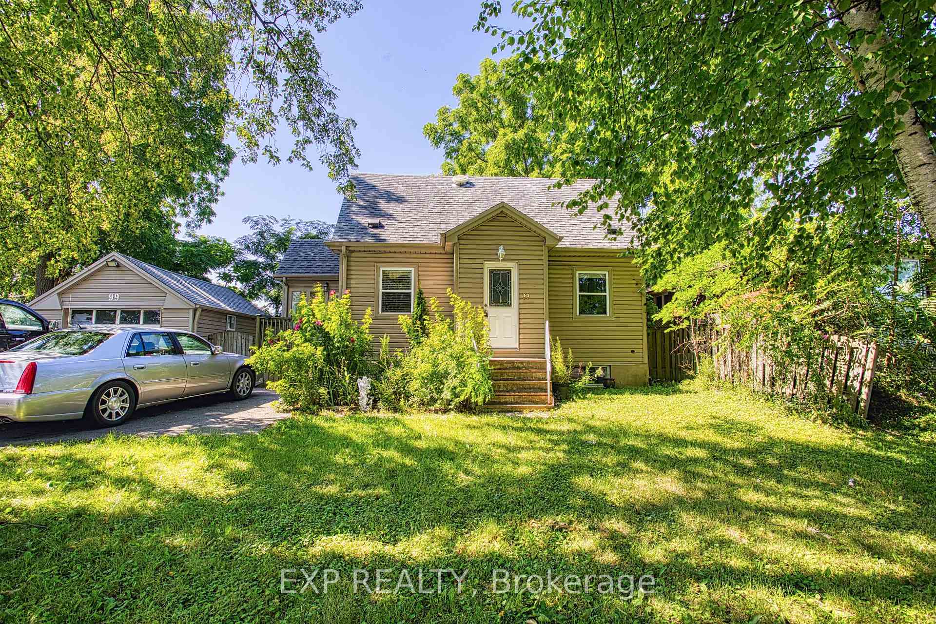 Photo of 99 Mohawk Road W