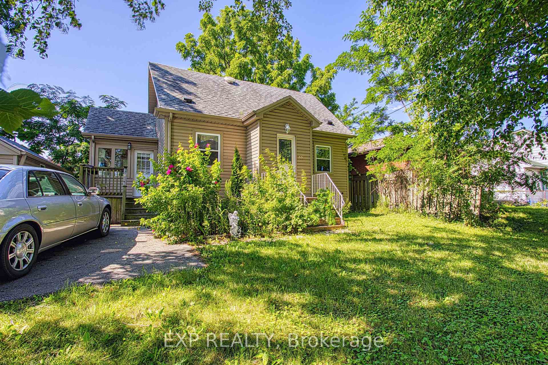 Photo 2 of 99 Mohawk Road W, Hamilton, Rolston — HOMEH