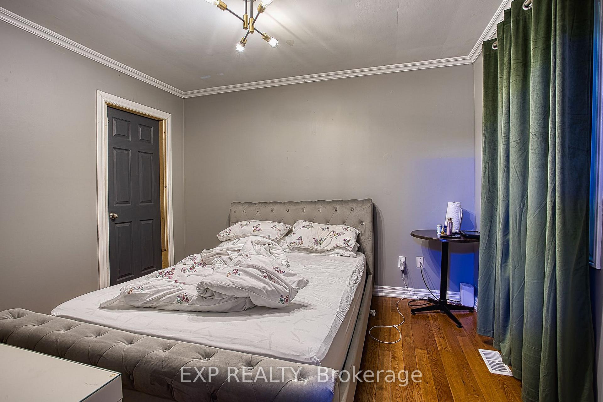 Photo 5 of 99 Mohawk Road W, Hamilton, Rolston — HOMEH