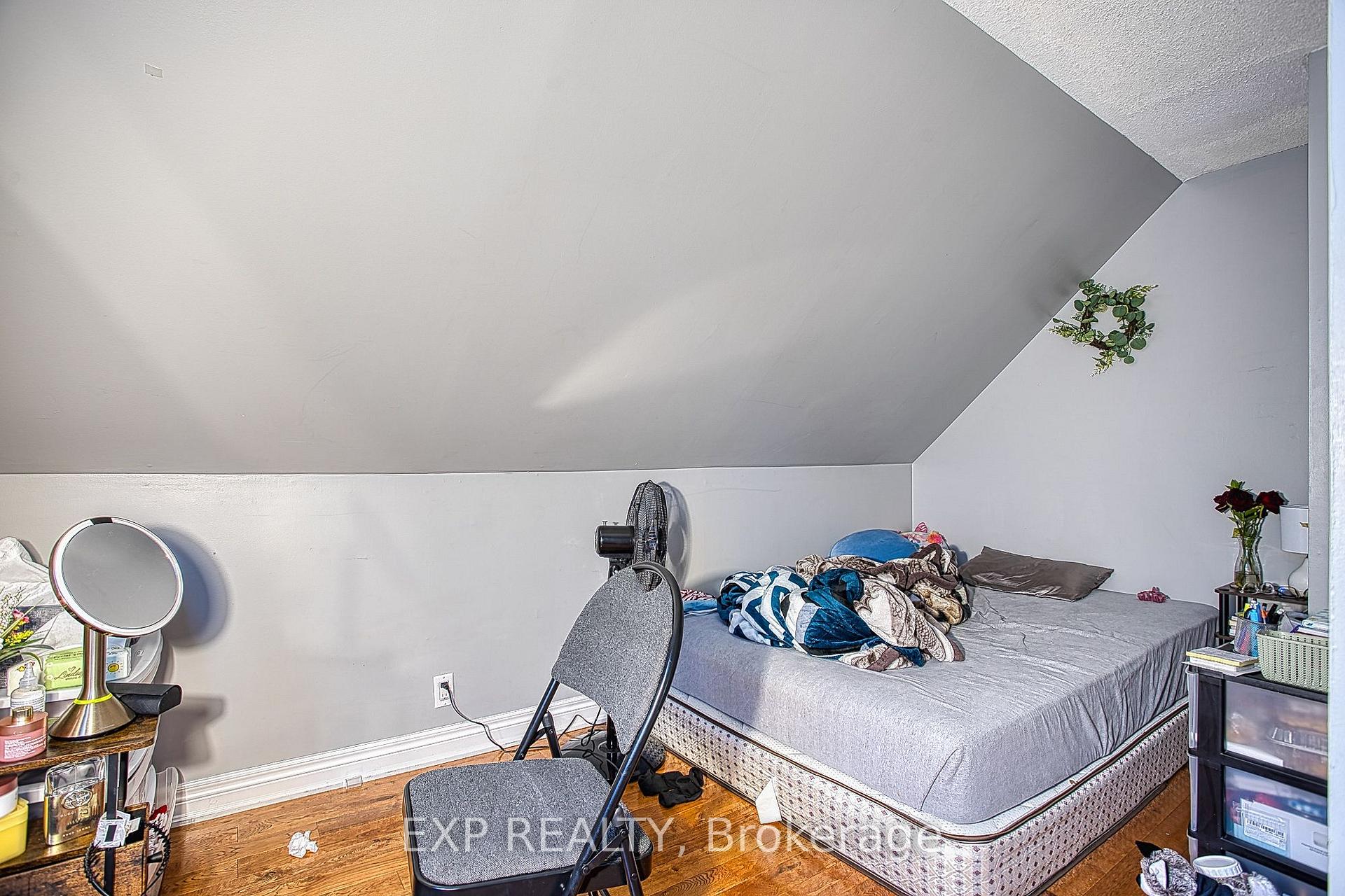 Photo 10 of 99 Mohawk Road W, Hamilton, Rolston — HOMEH