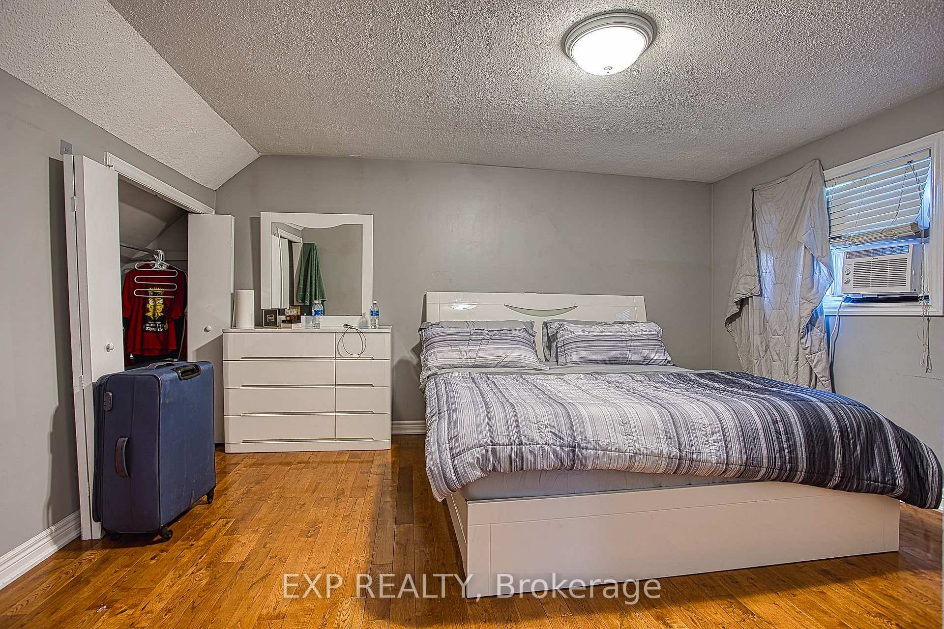Photo 12 of 99 Mohawk Road W, Hamilton, Rolston — HOMEH