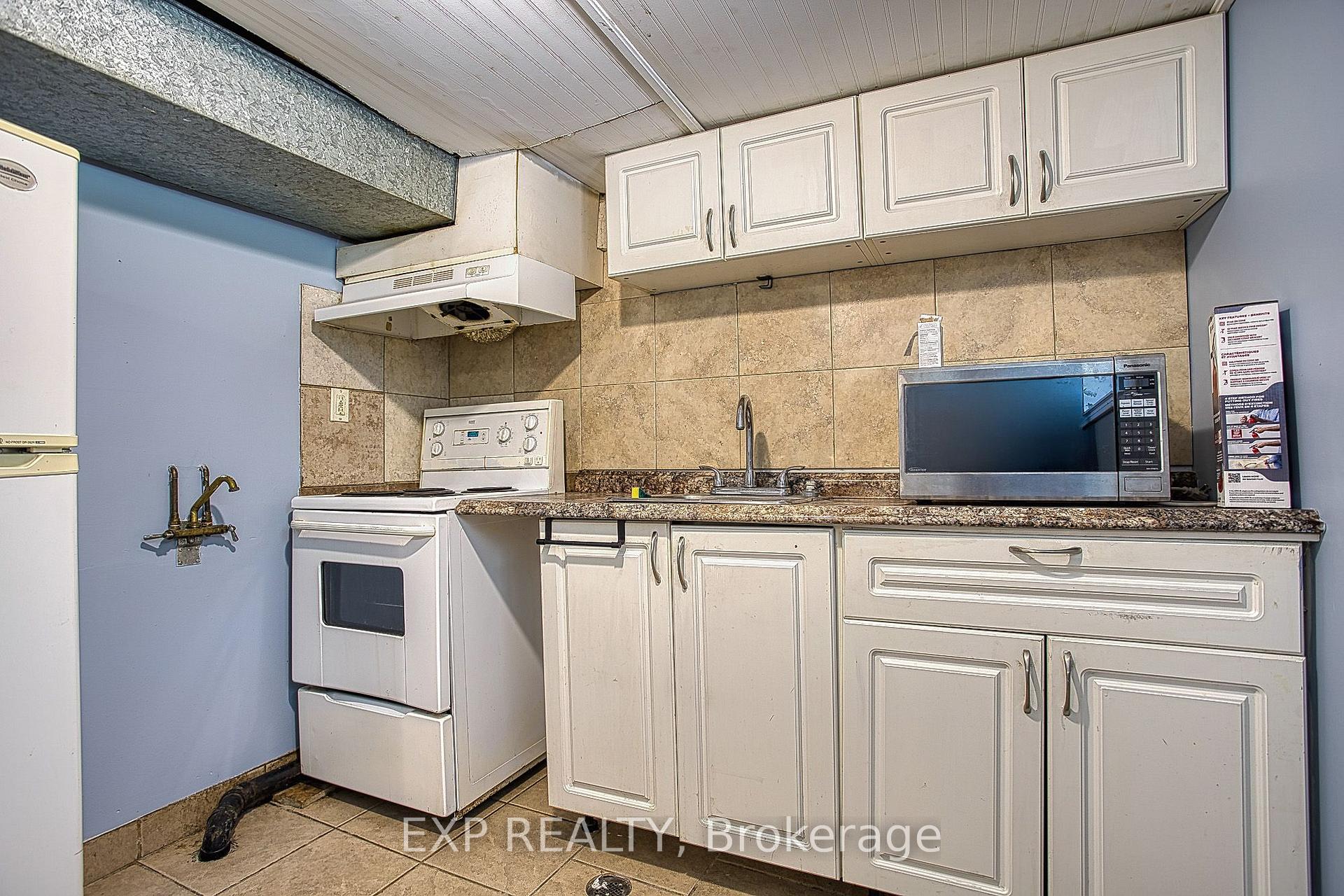 Photo 19 of 99 Mohawk Road W, Hamilton, Rolston — HOMEH
