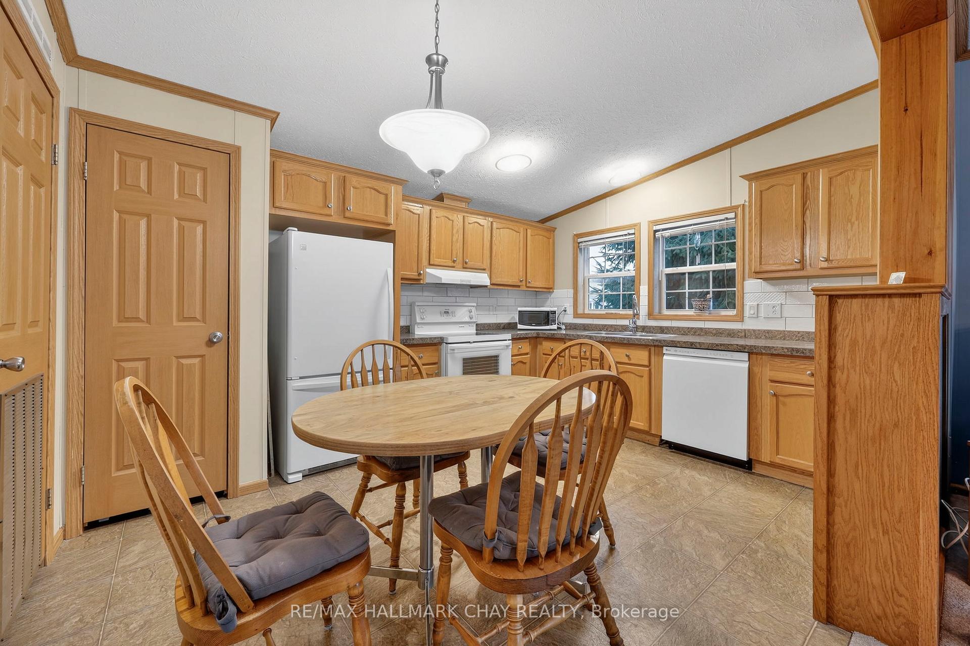 Photo 8 of 3 Illinois Crescent, Wasaga Beach — HOMEH