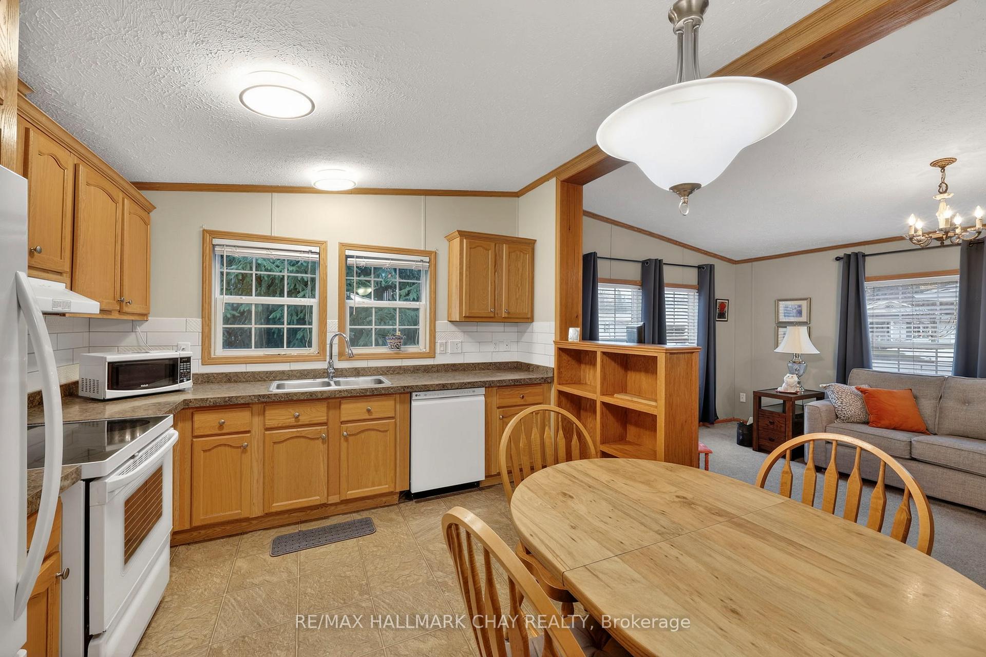 Photo 9 of 3 Illinois Crescent, Wasaga Beach — HOMEH