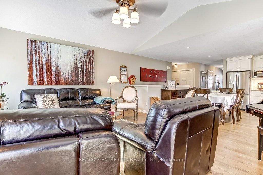 Photo 13 of 67 Peach Tree Boulevard, St. Thomas — HOMEH