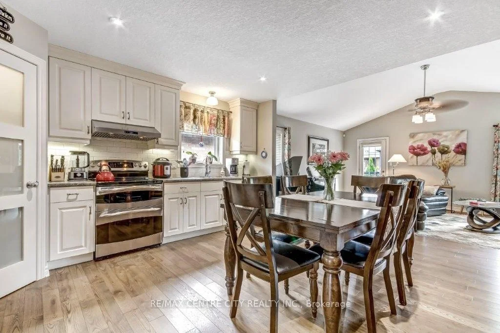 Photo 10 of 67 Peach Tree Boulevard, St. Thomas — HOMEH