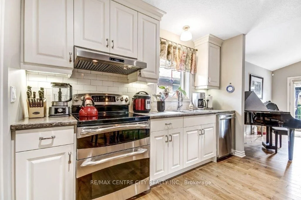 Photo 12 of 67 Peach Tree Boulevard, St. Thomas — HOMEH