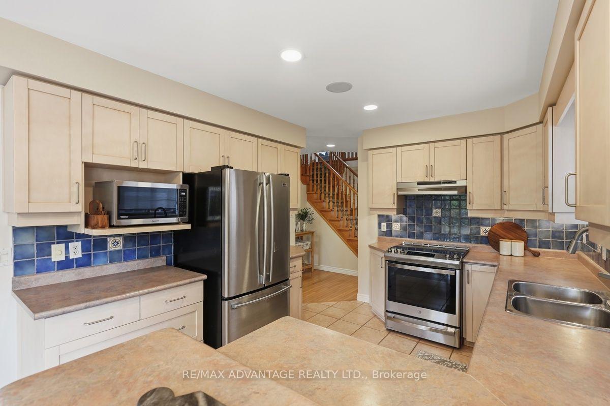 Photo 5 of 831 Crestview Crescent, London, South L — HOMEH