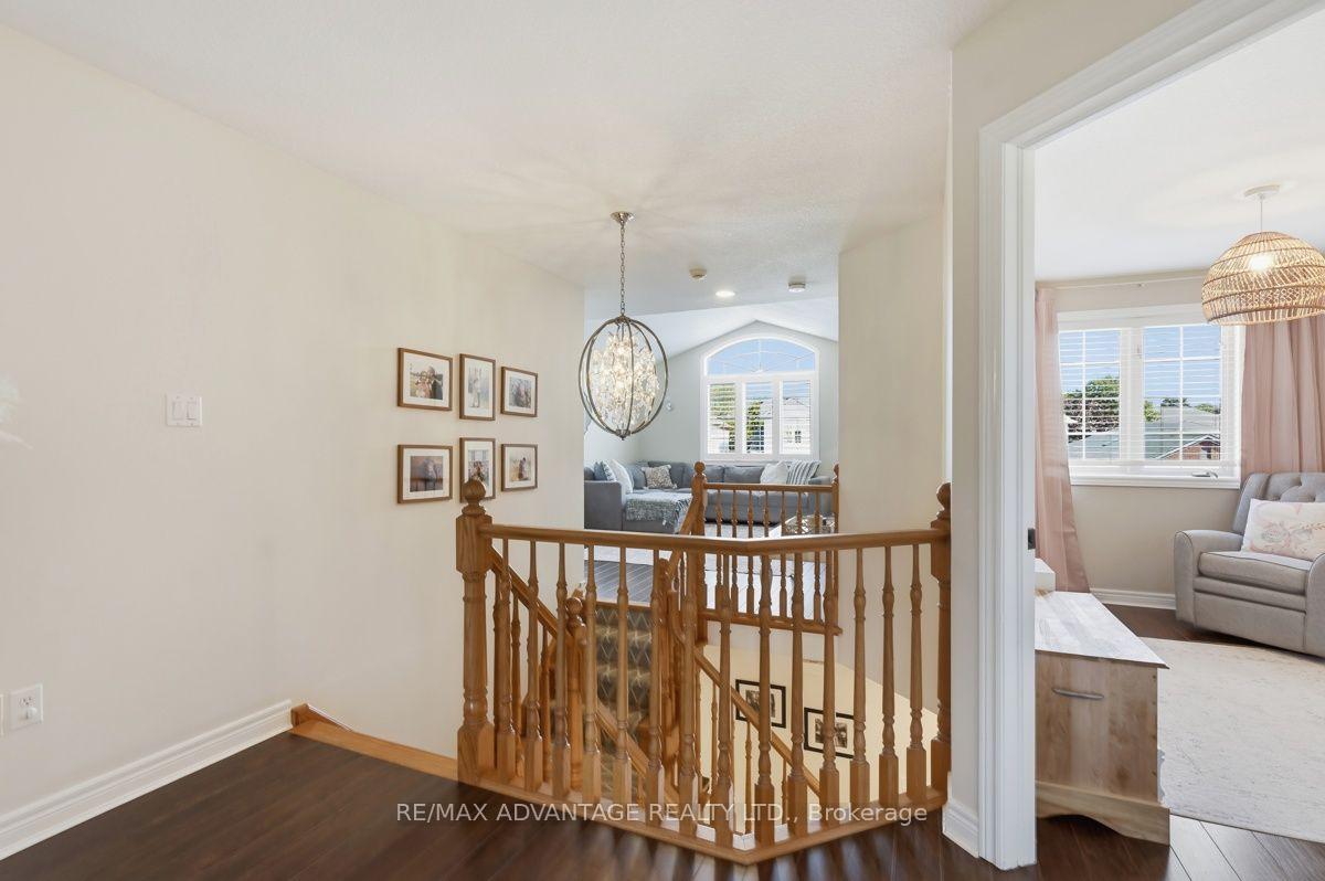 Photo 12 of 831 Crestview Crescent, London, South L — HOMEH
