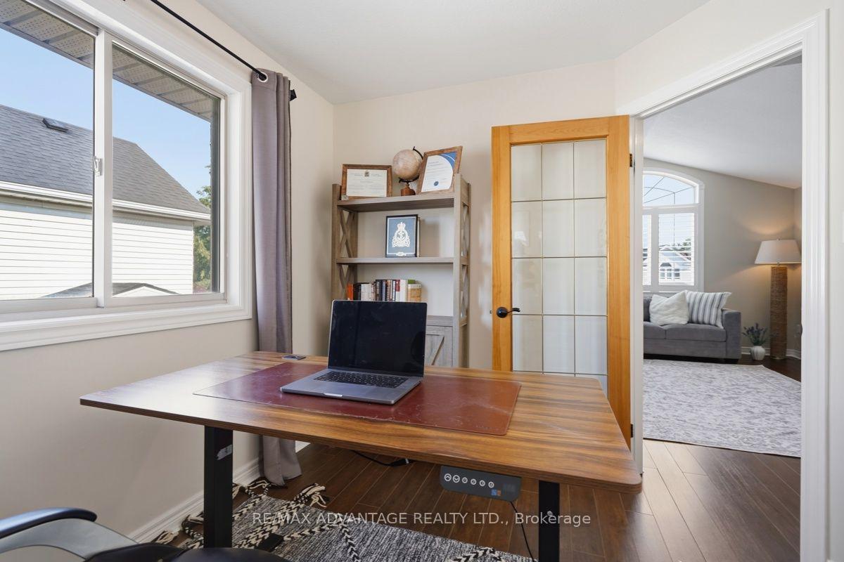 Photo 14 of 831 Crestview Crescent, London, South L — HOMEH