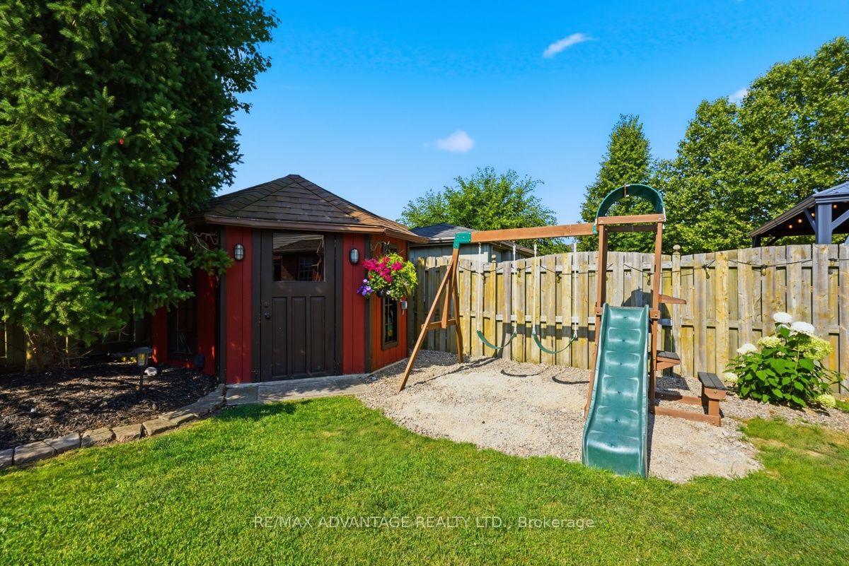 Photo 24 of 831 Crestview Crescent, London, South L — HOMEH