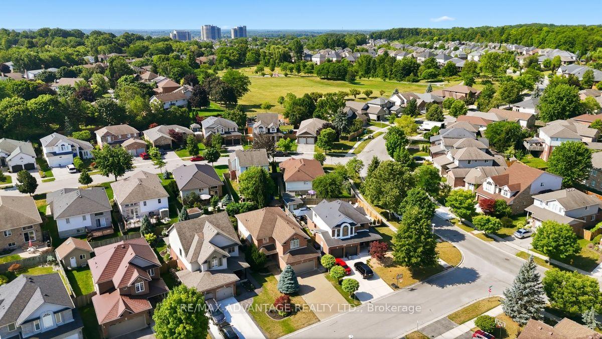 Photo 26 of 831 Crestview Crescent, London, South L — HOMEH