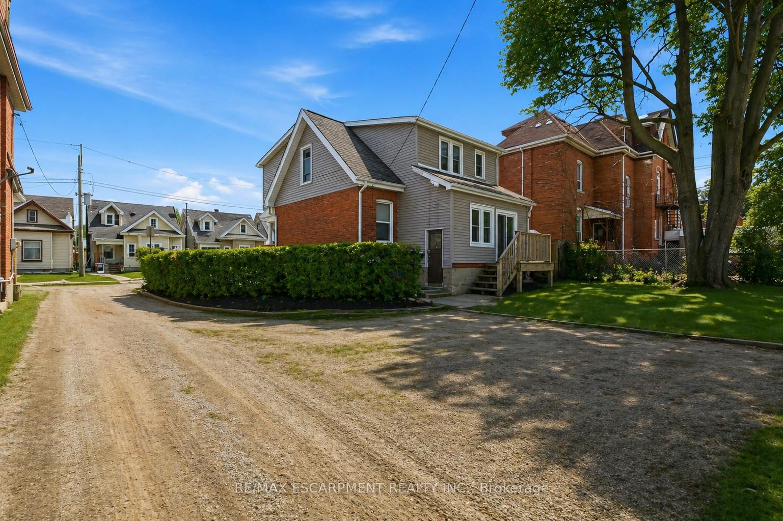 Photo 3 of 260 Prospect Street S, Hamilton, Blakeley — HOMEH