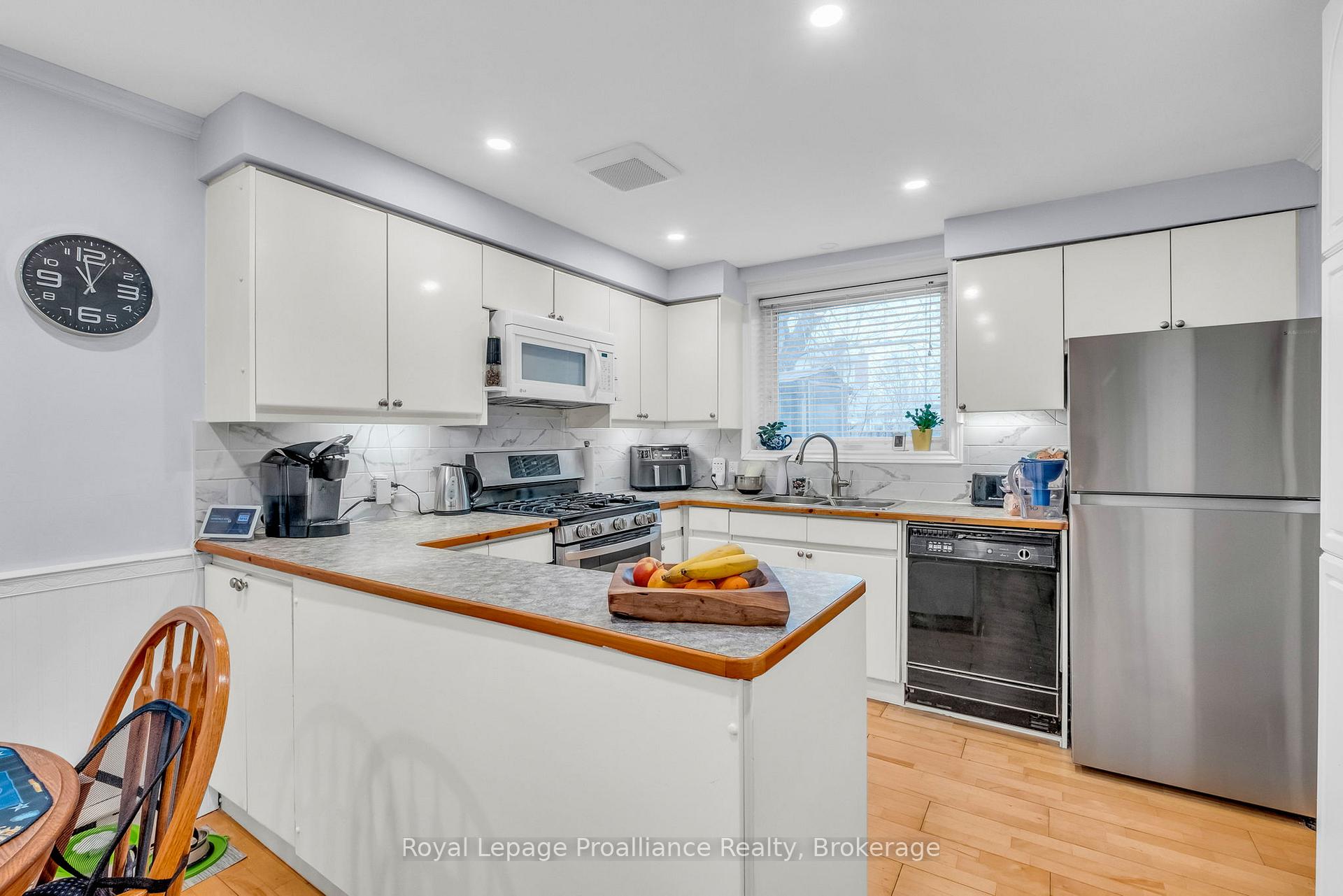 Photo 14 of 394 Sunset Boulevard, Clarington, Newcastle — HOMEH