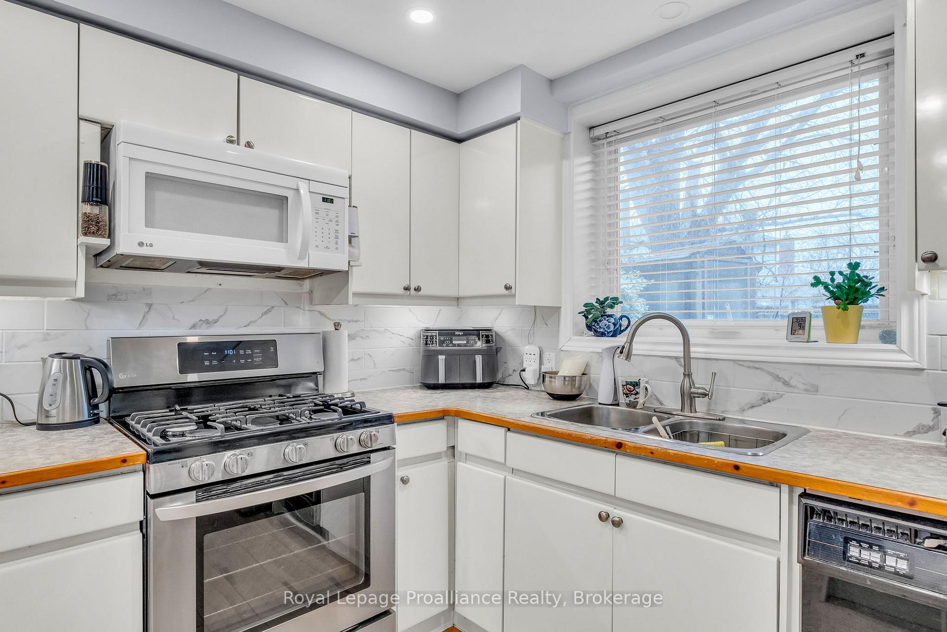 Photo 17 of 394 Sunset Boulevard, Clarington, Newcastle — HOMEH