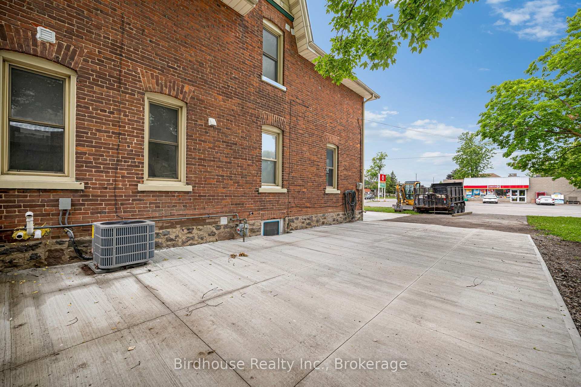 Photo 3 of Unit Unit#C, 108 Lindsay Street, Kawartha Lakes, Lindsay — HOMEH