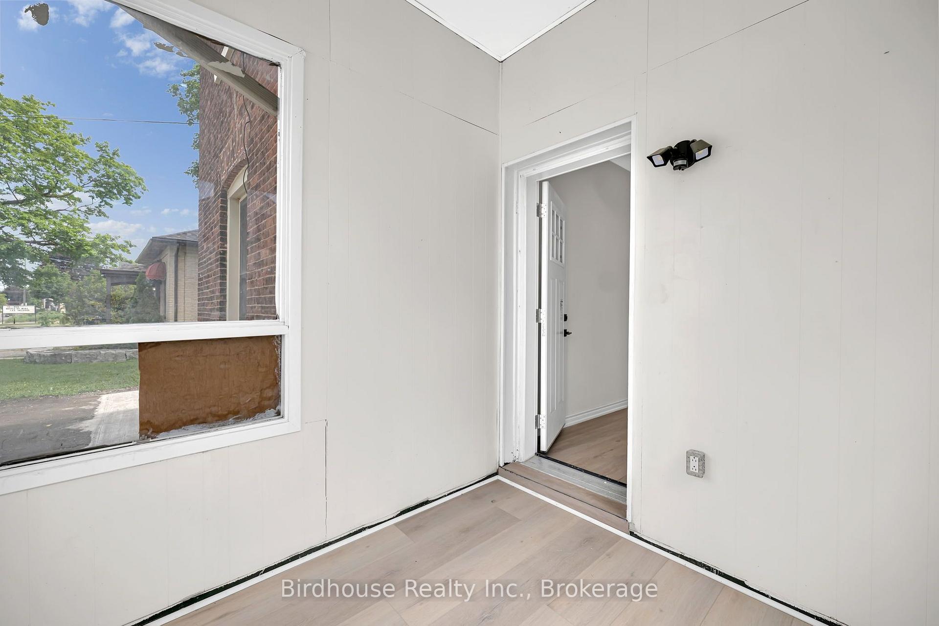 Photo 5 of Unit Unit#C, 108 Lindsay Street, Kawartha Lakes, Lindsay — HOMEH