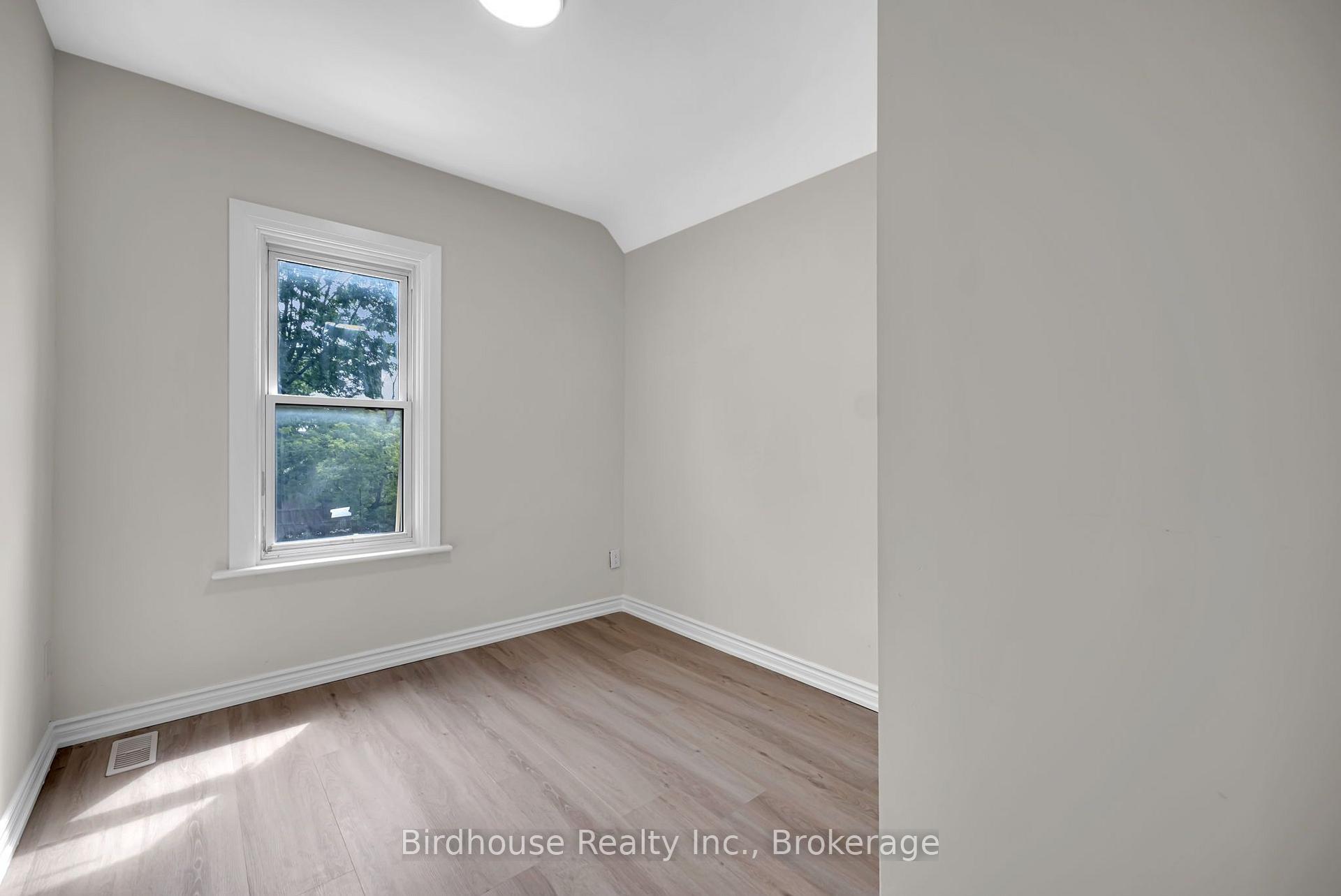 Photo 10 of Unit Unit#C, 108 Lindsay Street, Kawartha Lakes, Lindsay — HOMEH