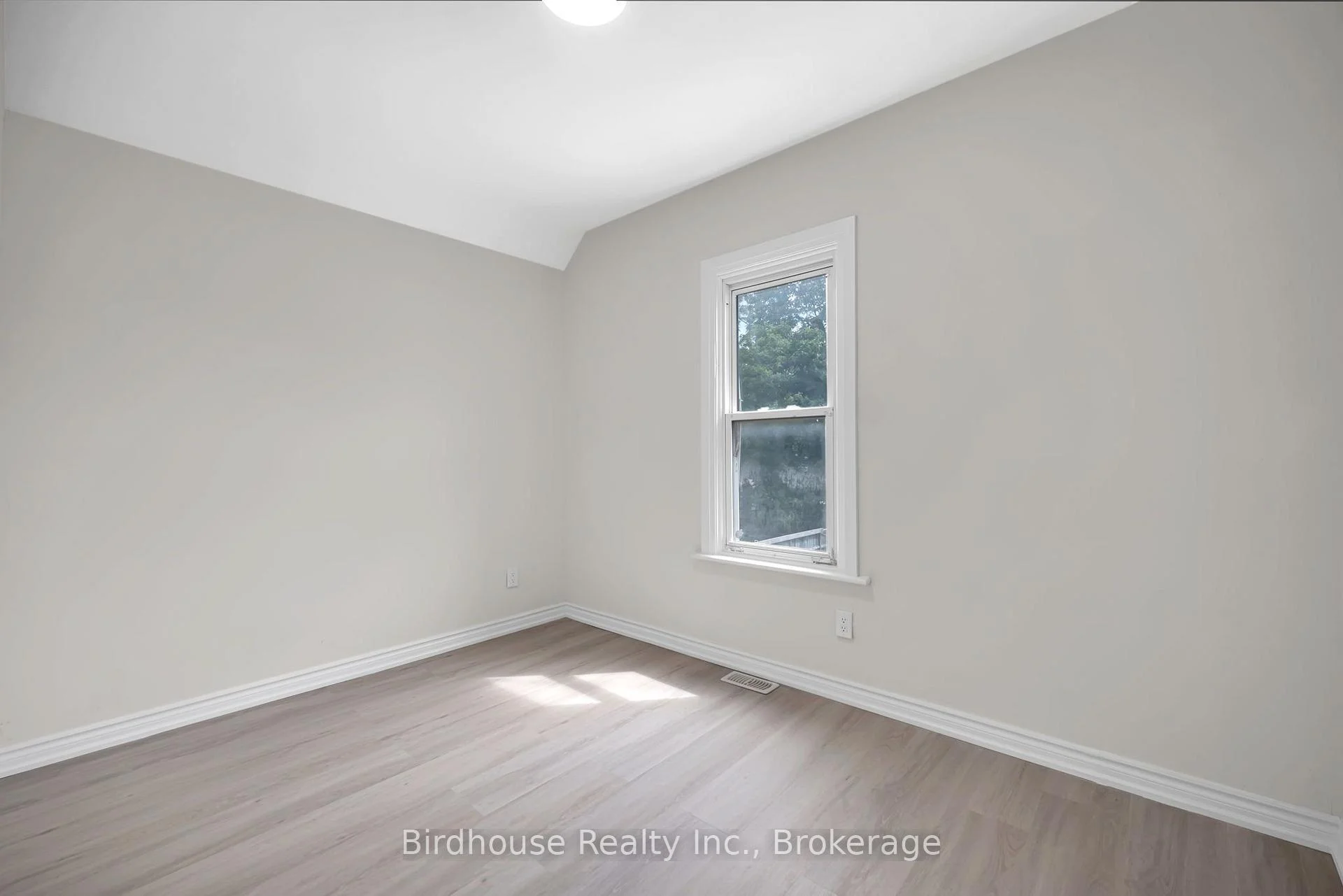 Photo 15 of Unit Unit#C, 108 Lindsay Street, Kawartha Lakes, Lindsay — HOMEH