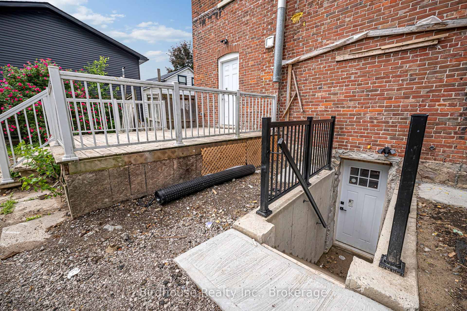 Front of Unit Unit#B, 108 Lindsay Street