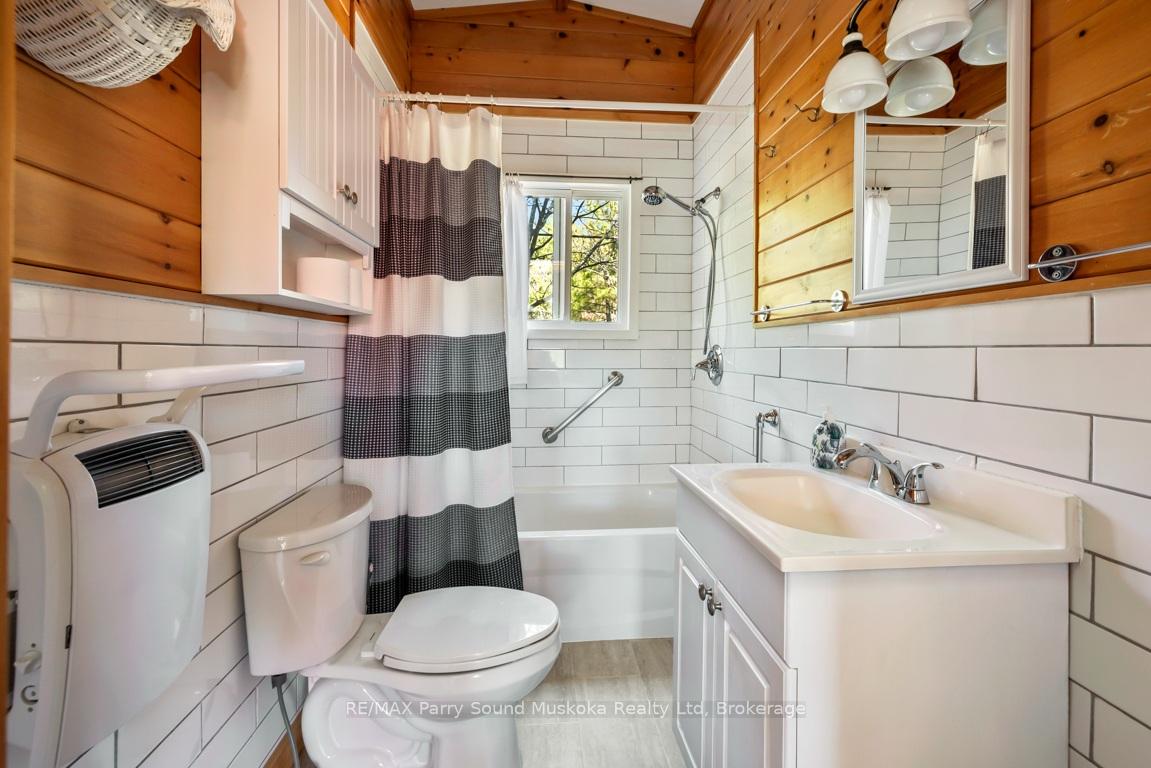Photo 17 of Unit 3, 111 North Shore Road, The Archipelago, Archipelago North — HOMEH