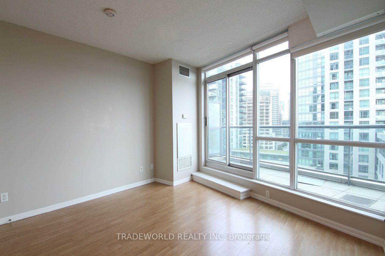 Photo 2 of Unit 807, 219 Fort York Boulevard, Toronto, Niagara — HOMEH