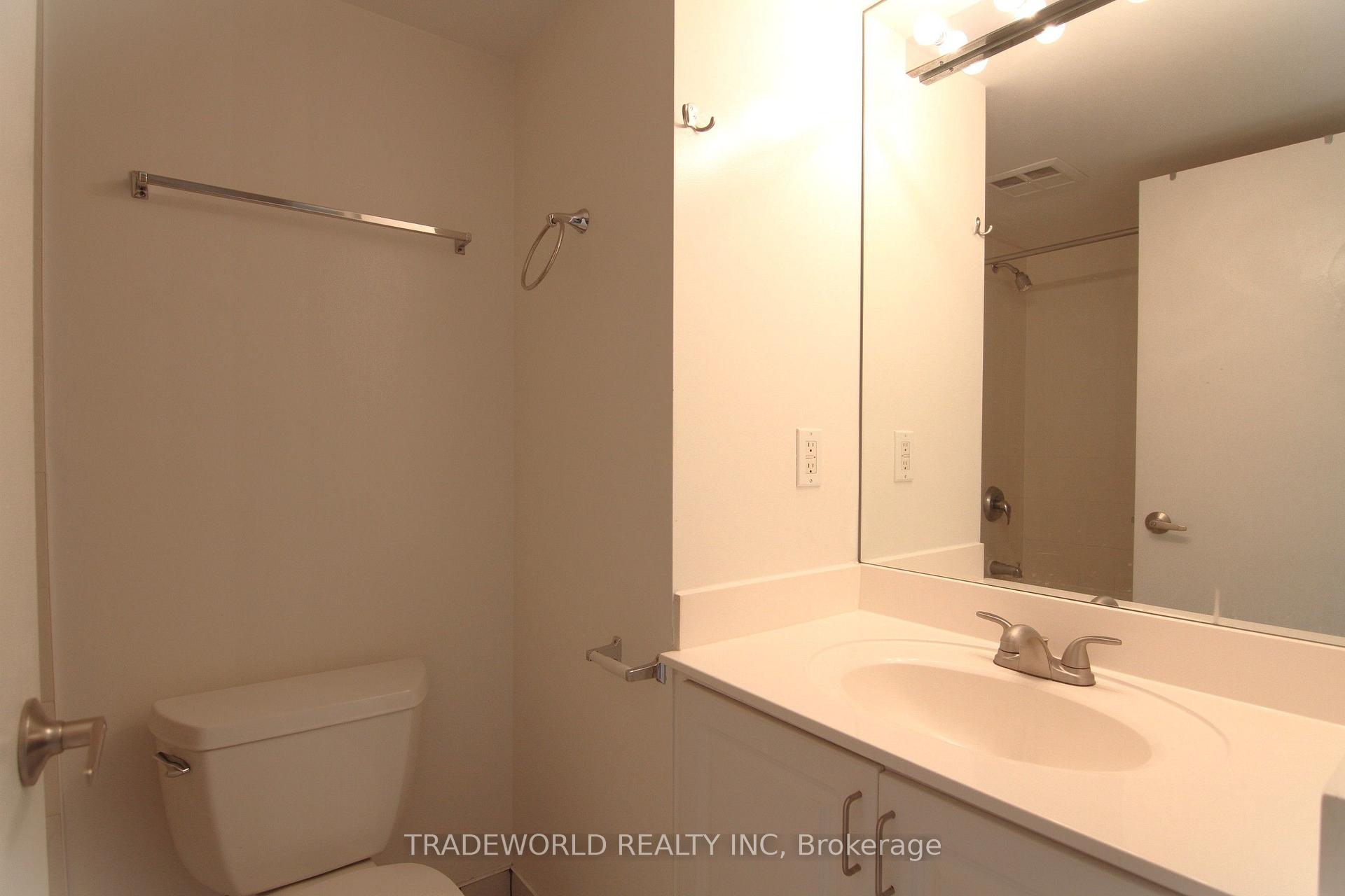 Photo 8 of Unit 807, 219 Fort York Boulevard, Toronto, Niagara — HOMEH