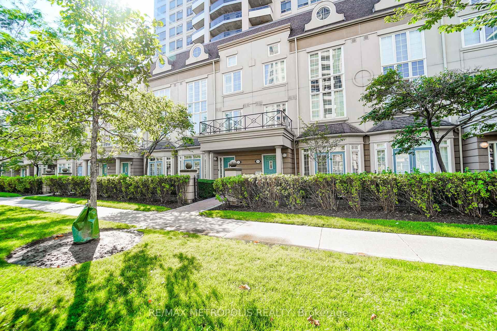 Photo 2 of Unit Th13, 3 Rean Drive, North York, Bayview Village — HOMEH