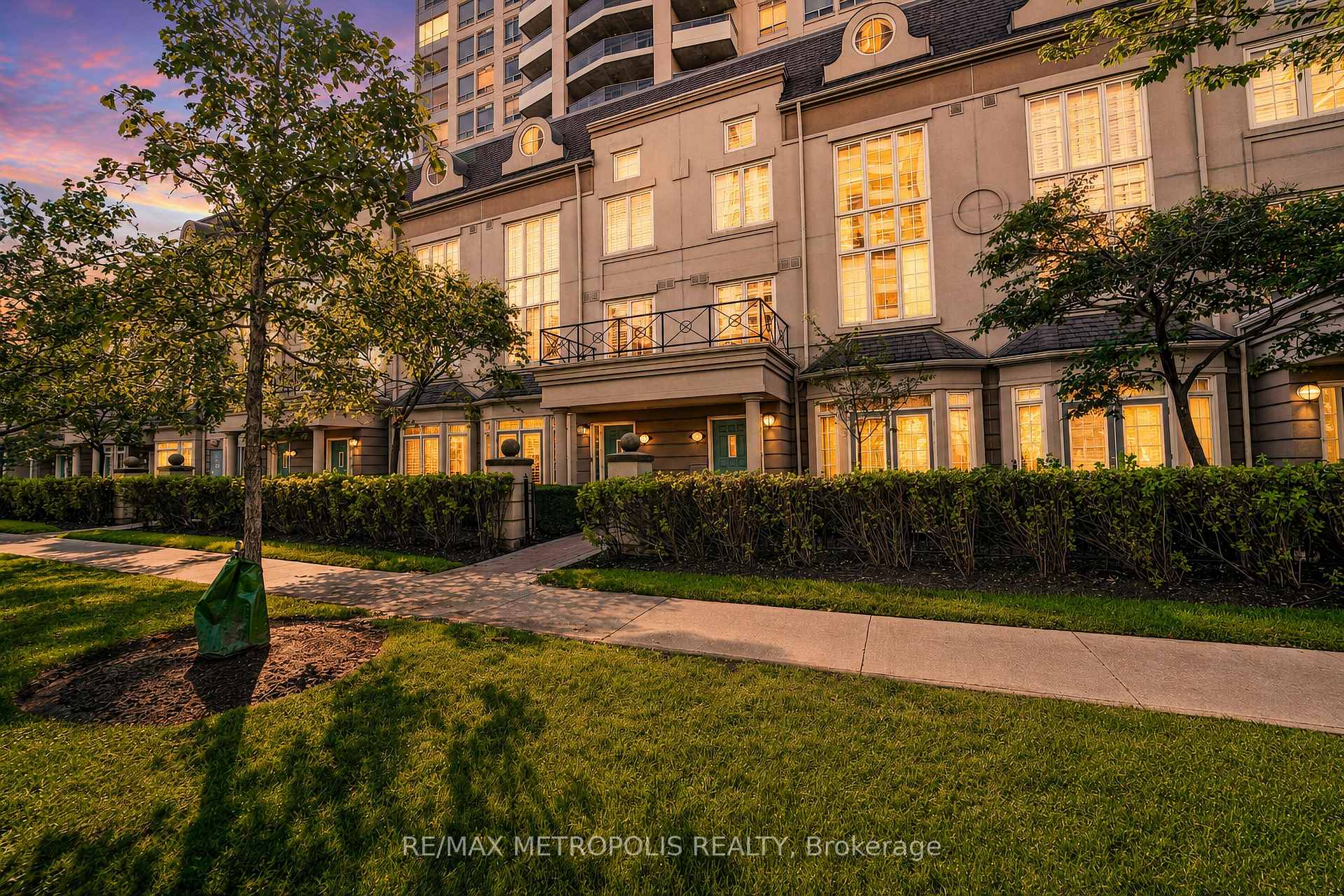 Photo 3 of Unit Th13, 3 Rean Drive, North York, Bayview Village — HOMEH