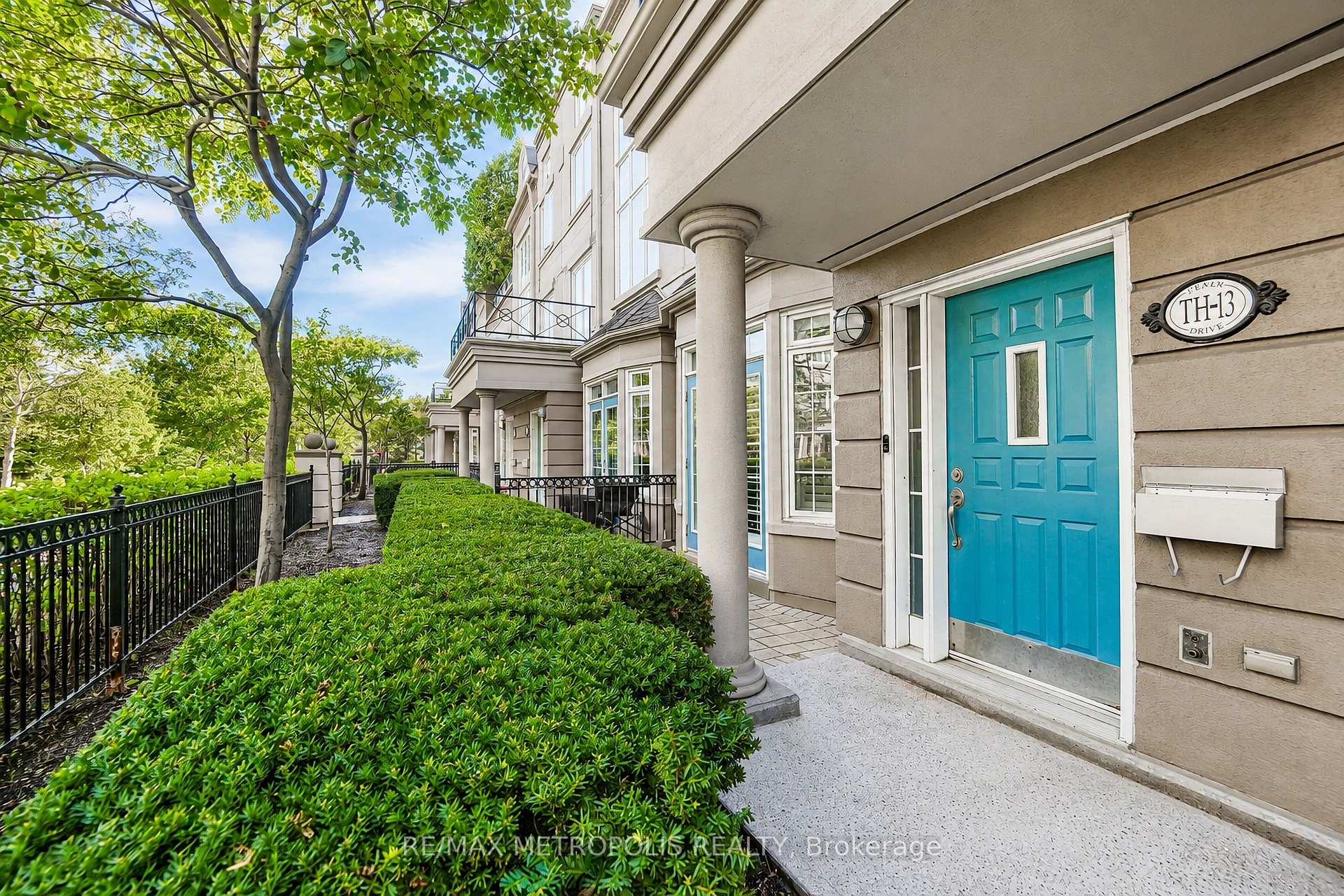 Photo 5 of Unit Th13, 3 Rean Drive, North York, Bayview Village — HOMEH