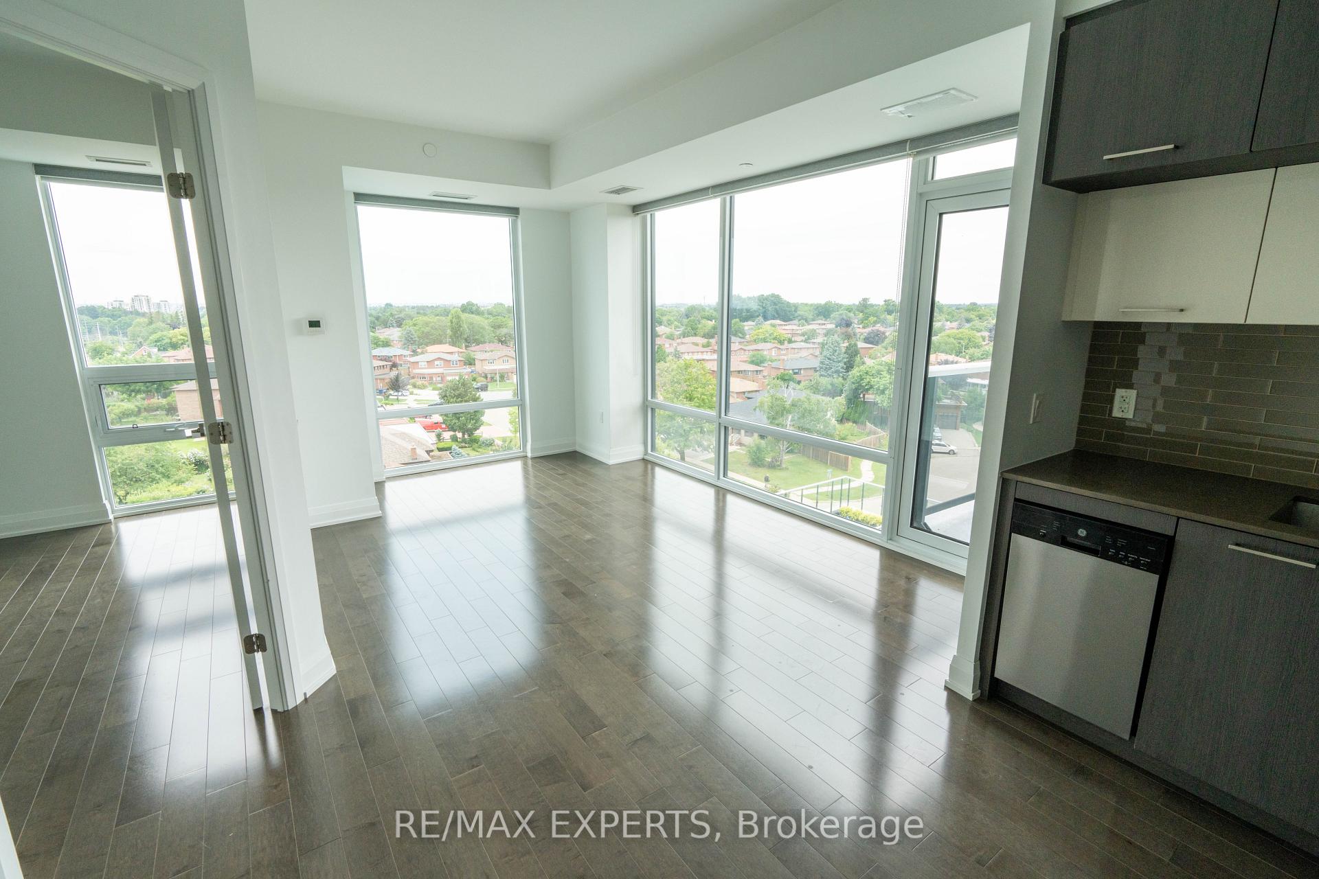 Photo 4 of Unit 714, 4800 Highway 7, Vaughan, East Woodbridge — HOMEH