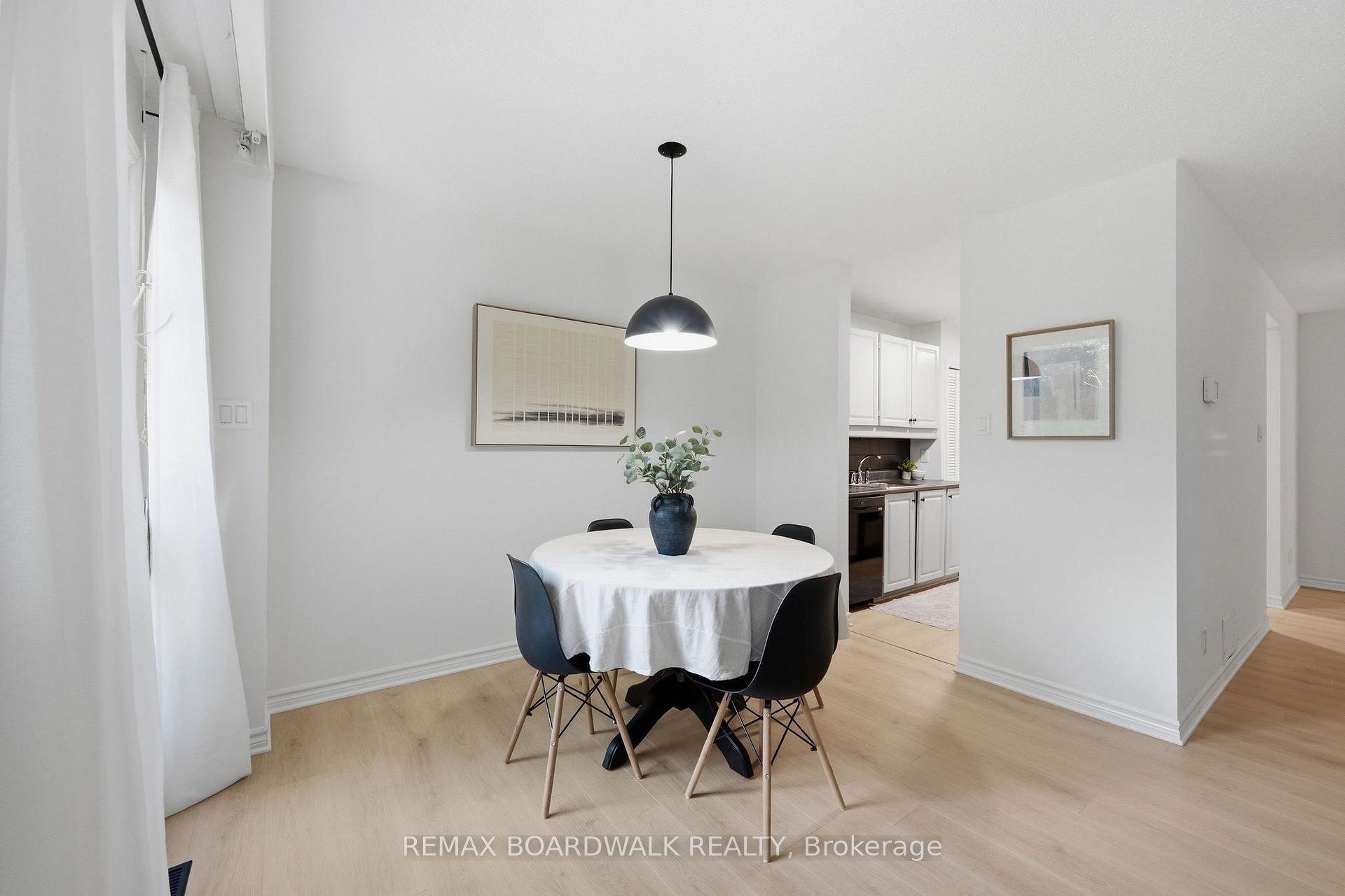 Photo 10 of Unit 14, 314 Stone Quarry Private, Ottawa, Carson Meadows — HOMEH
