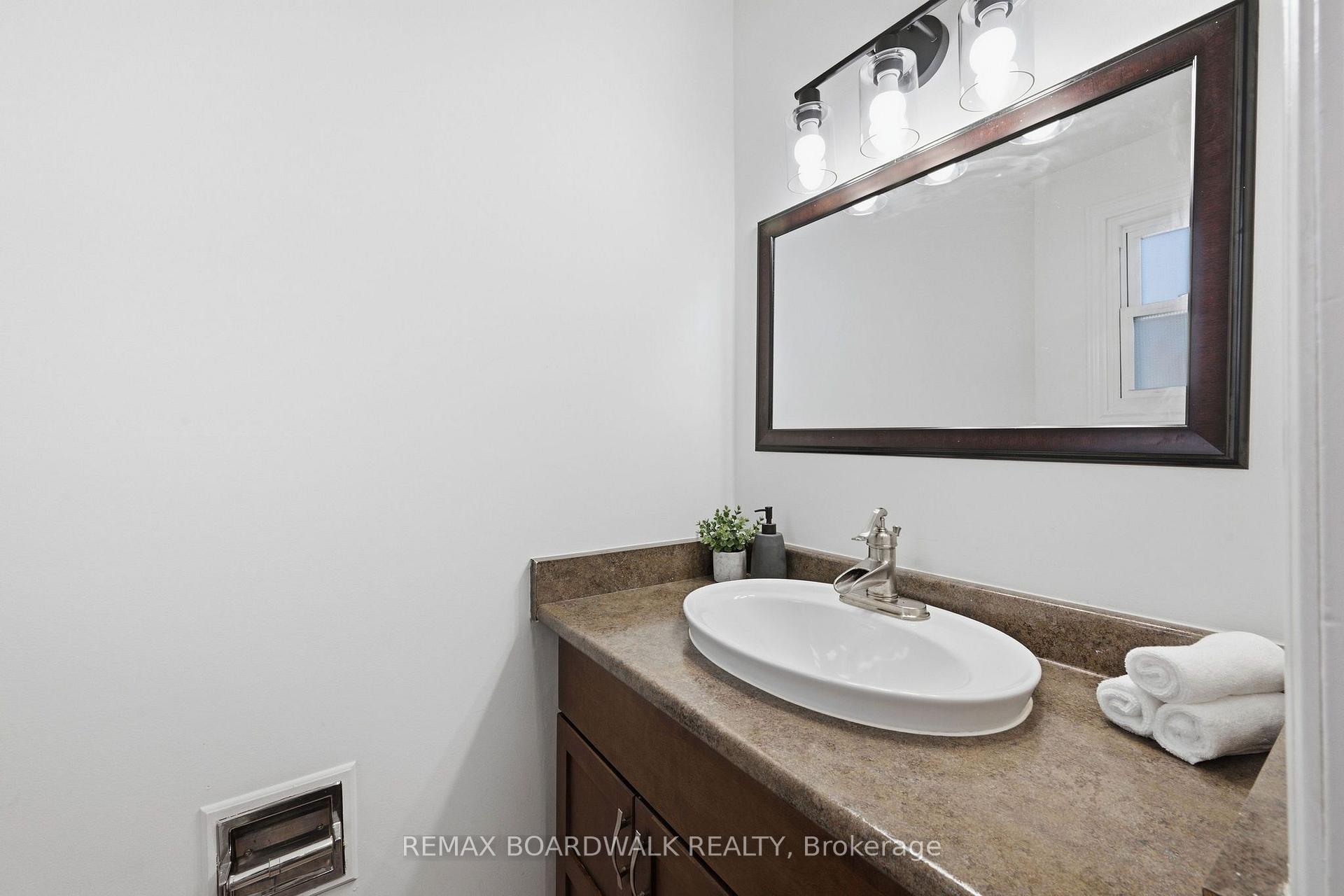 Photo 14 of Unit 14, 314 Stone Quarry Private, Ottawa, Carson Meadows — HOMEH