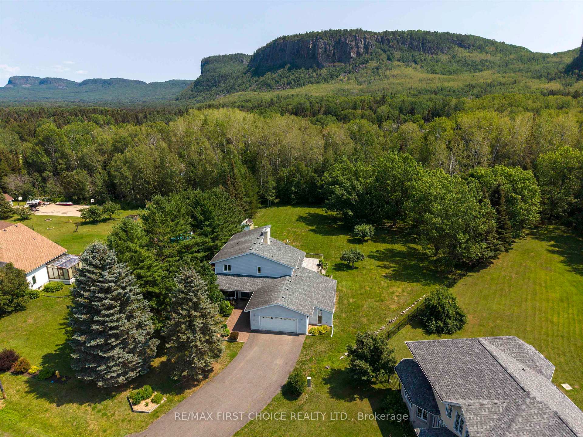 Photo 2 of 4306 Oak Heights Place, Thunder Bay, Mountain Road — HOMEH