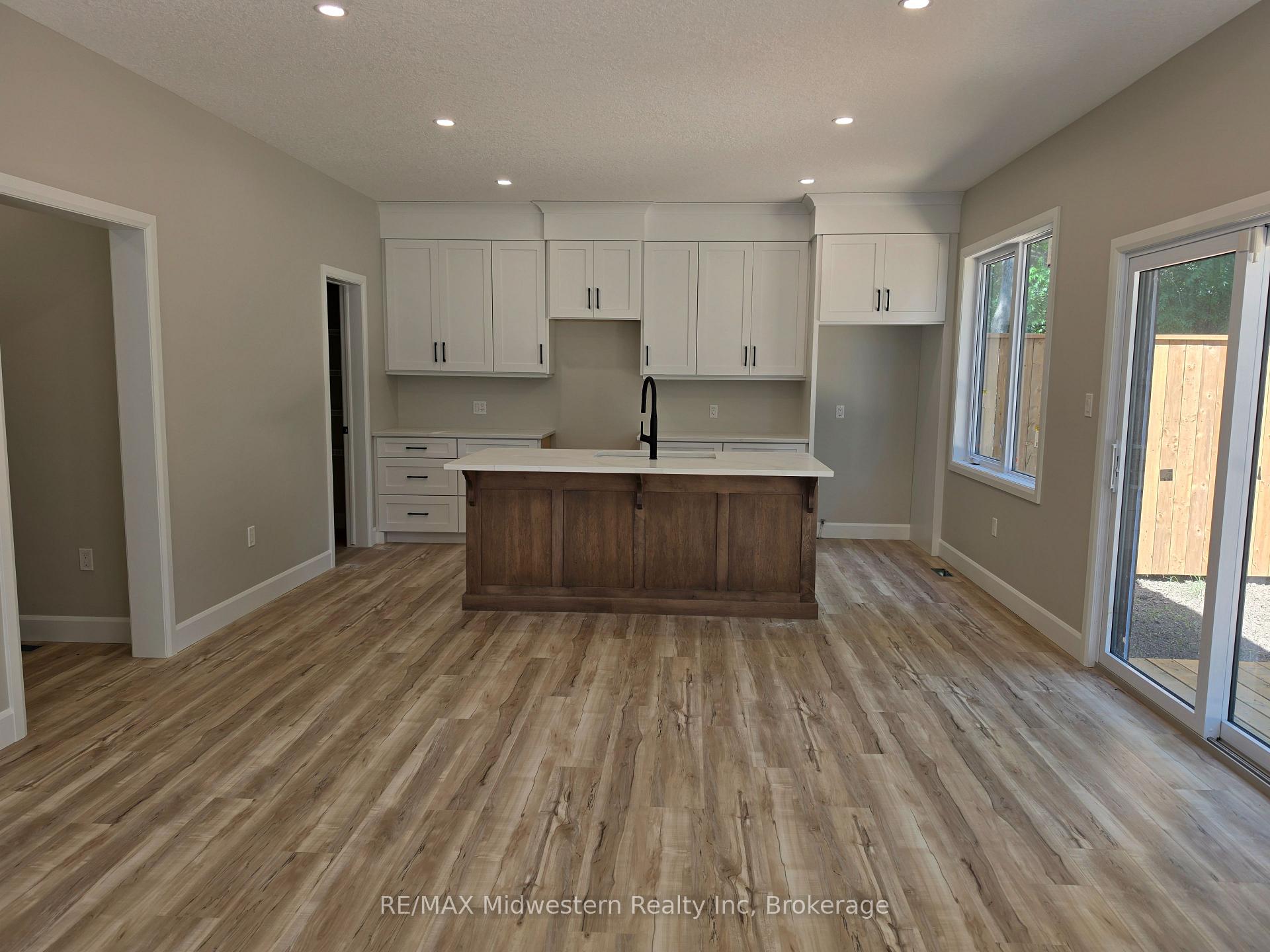 Photo 4 of 10 Roberts Street, Huron East, Seaforth — HOMEH