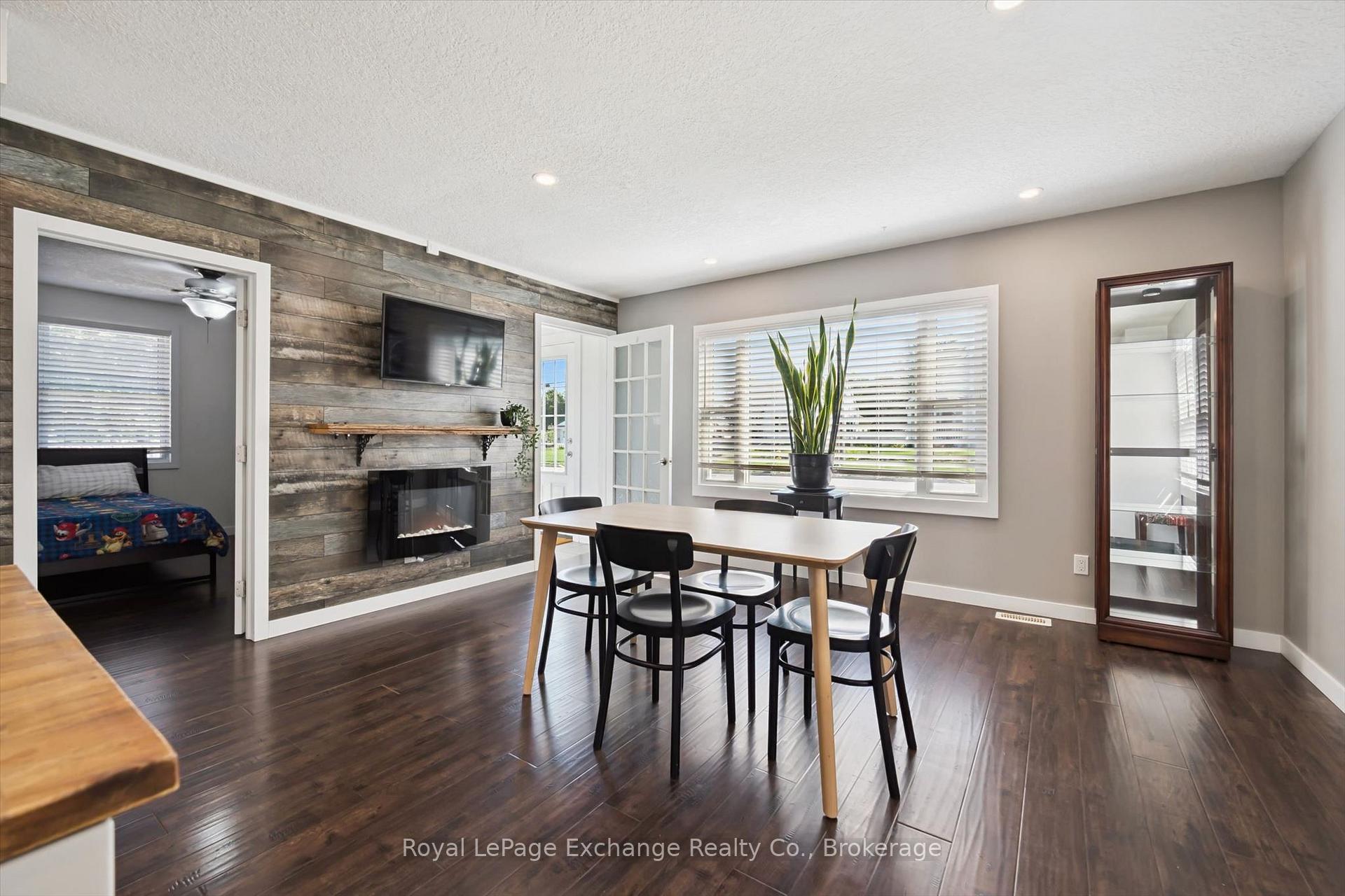 Photo 5 of 68 Elgin Street S, Cambridge, Alison — HOMEH