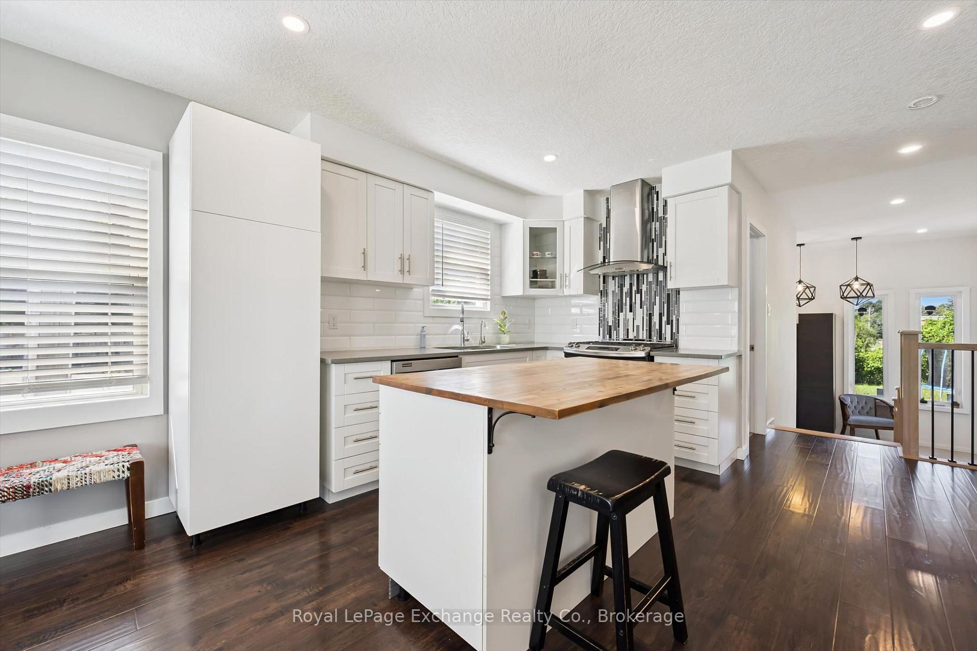 Photo 11 of 68 Elgin Street S, Cambridge, Alison — HOMEH