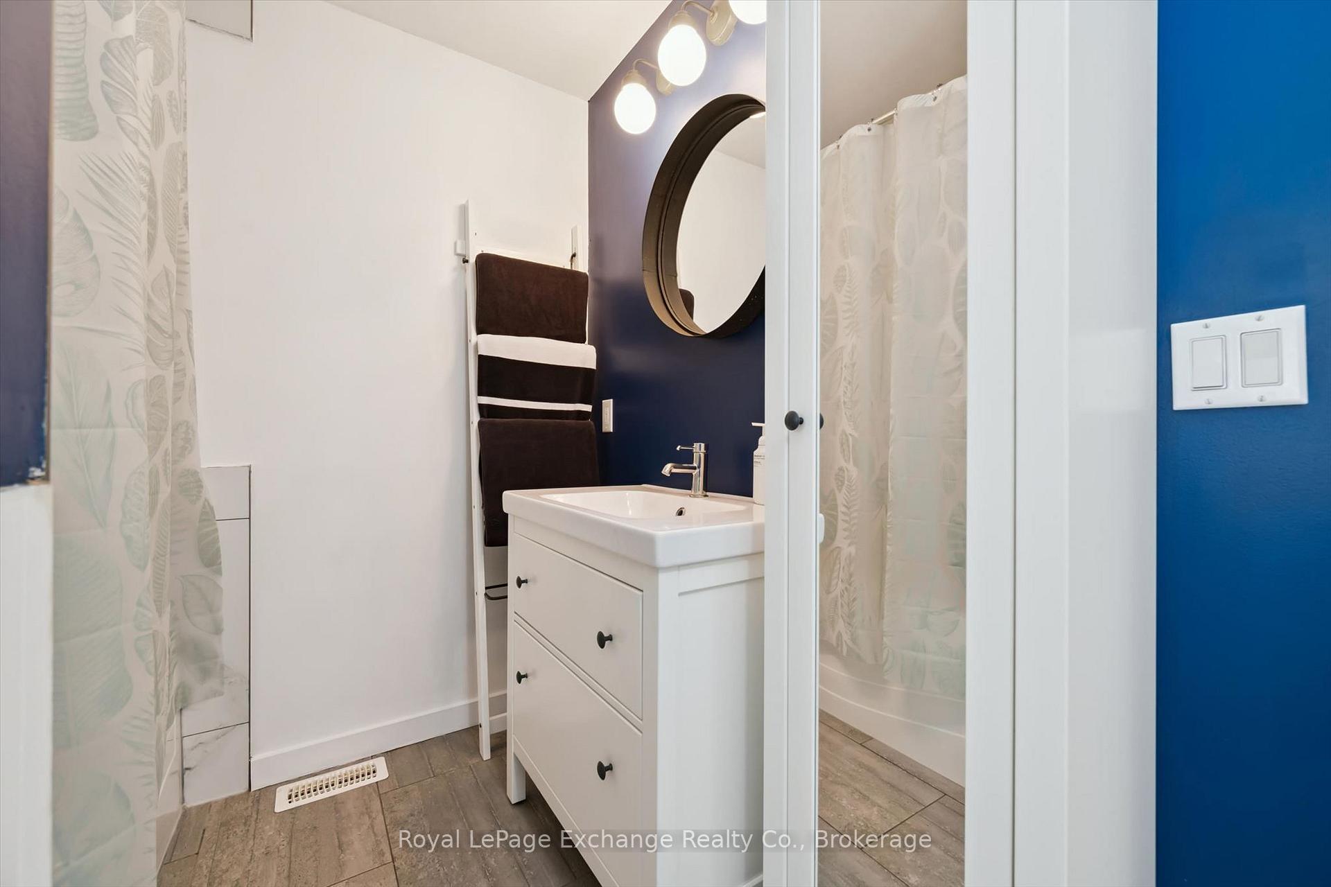 Photo 19 of 68 Elgin Street S, Cambridge, Alison — HOMEH