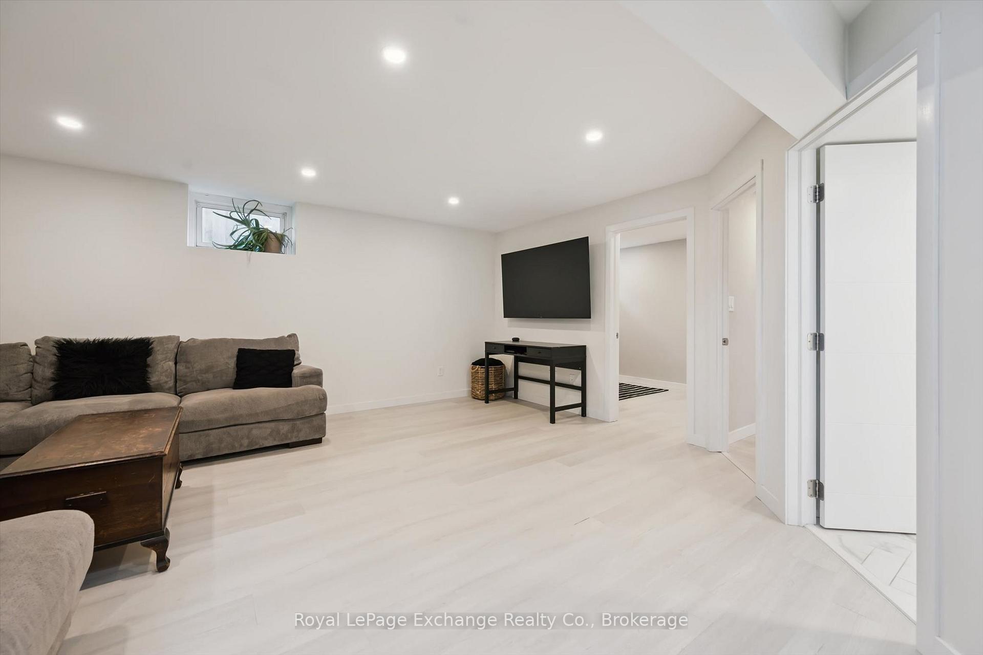 Photo 25 of 68 Elgin Street S, Cambridge, Alison — HOMEH