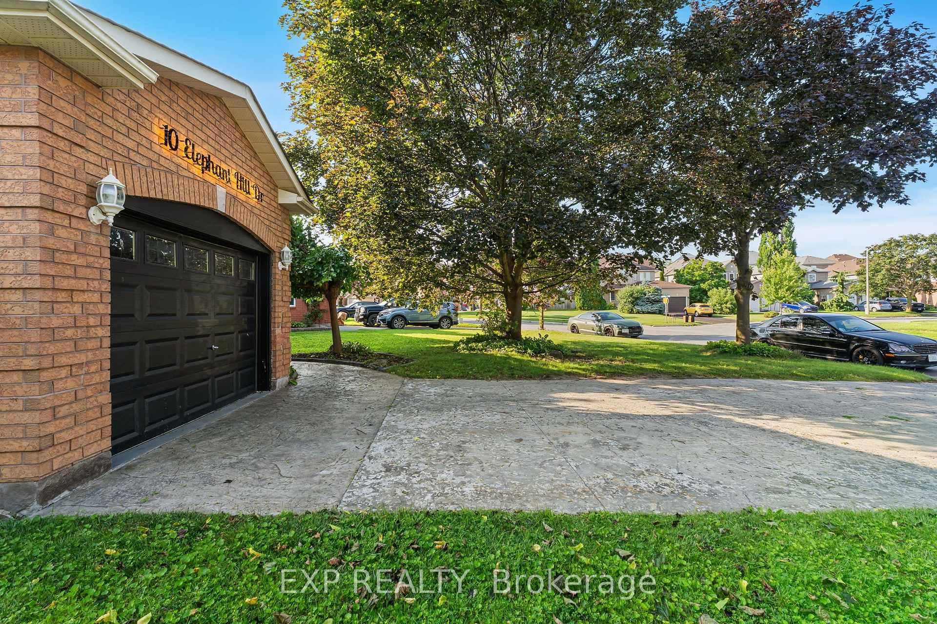 Photo 4 of 10 Elephant Hill Drive, Clarington, Bowmanville — HOMEH