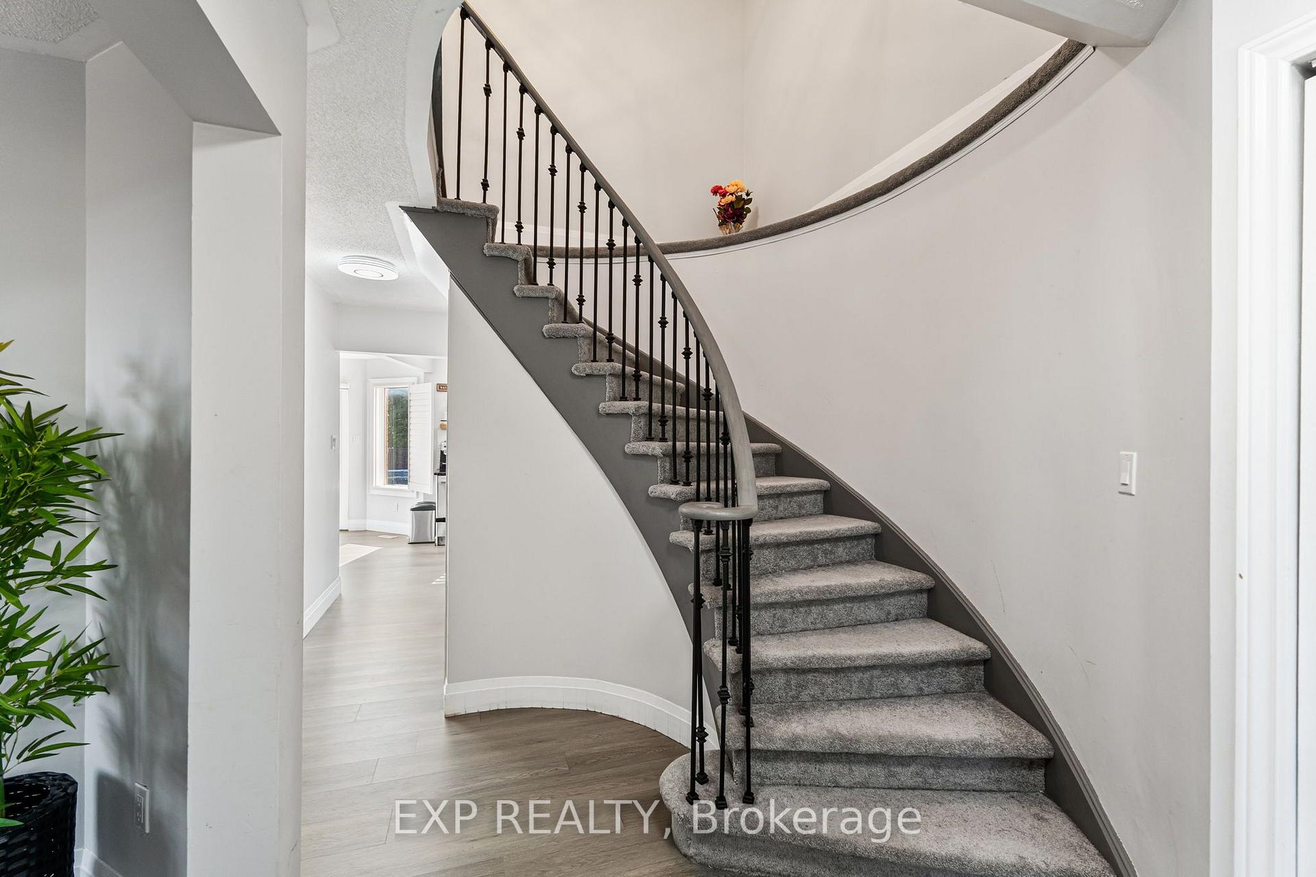 Photo 11 of 10 Elephant Hill Drive, Clarington, Bowmanville — HOMEH