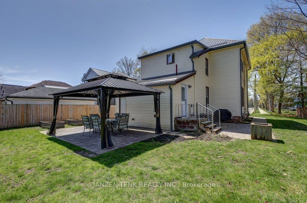 Photo 4 of 17 Oak Street, Aylmer — HOMEH