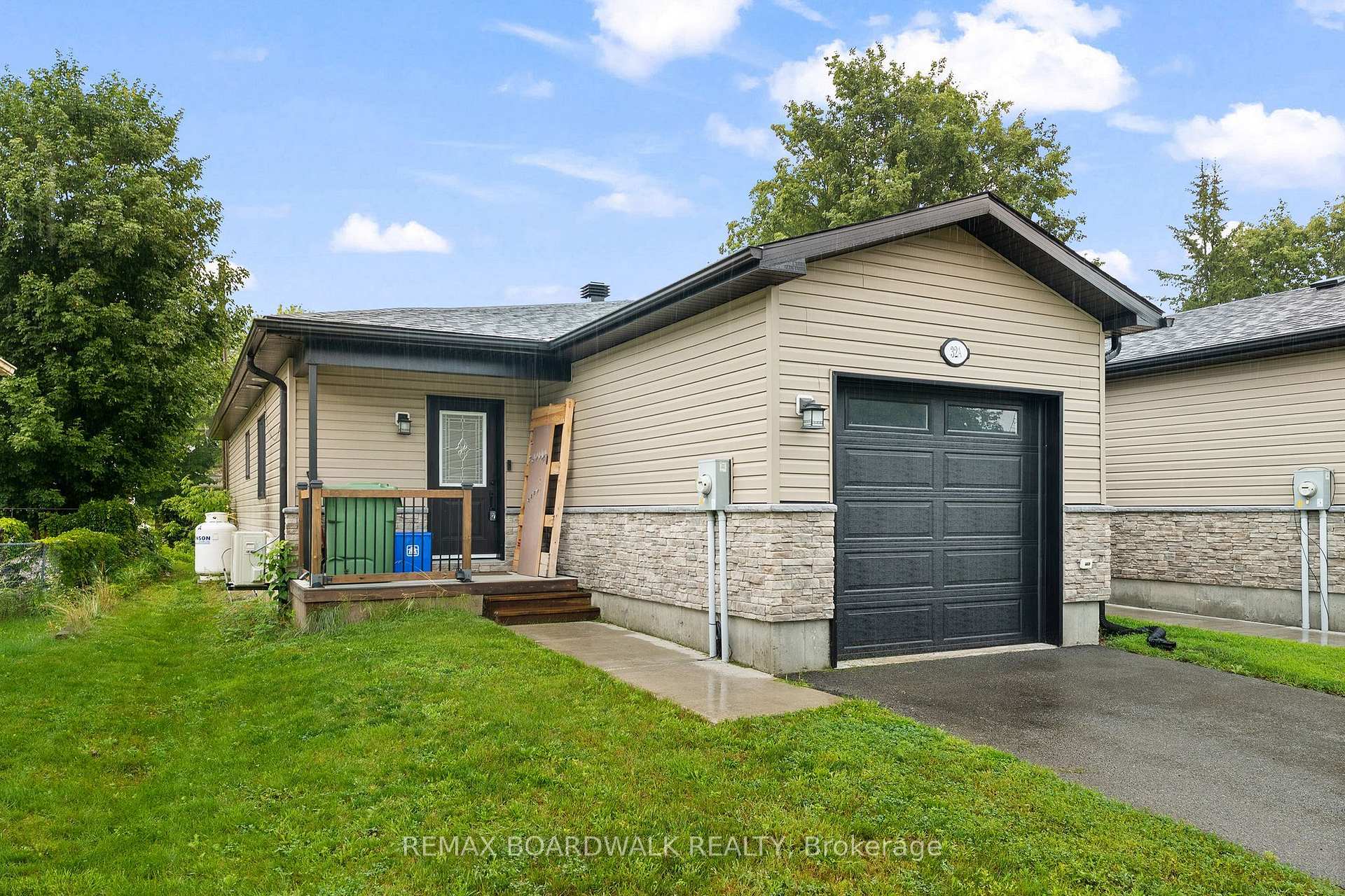 Photo 2 of Unit A, 32 David Street, Edwardsburgh/Cardinal, Edwardsburgh/Cardinal Twp — HOMEH